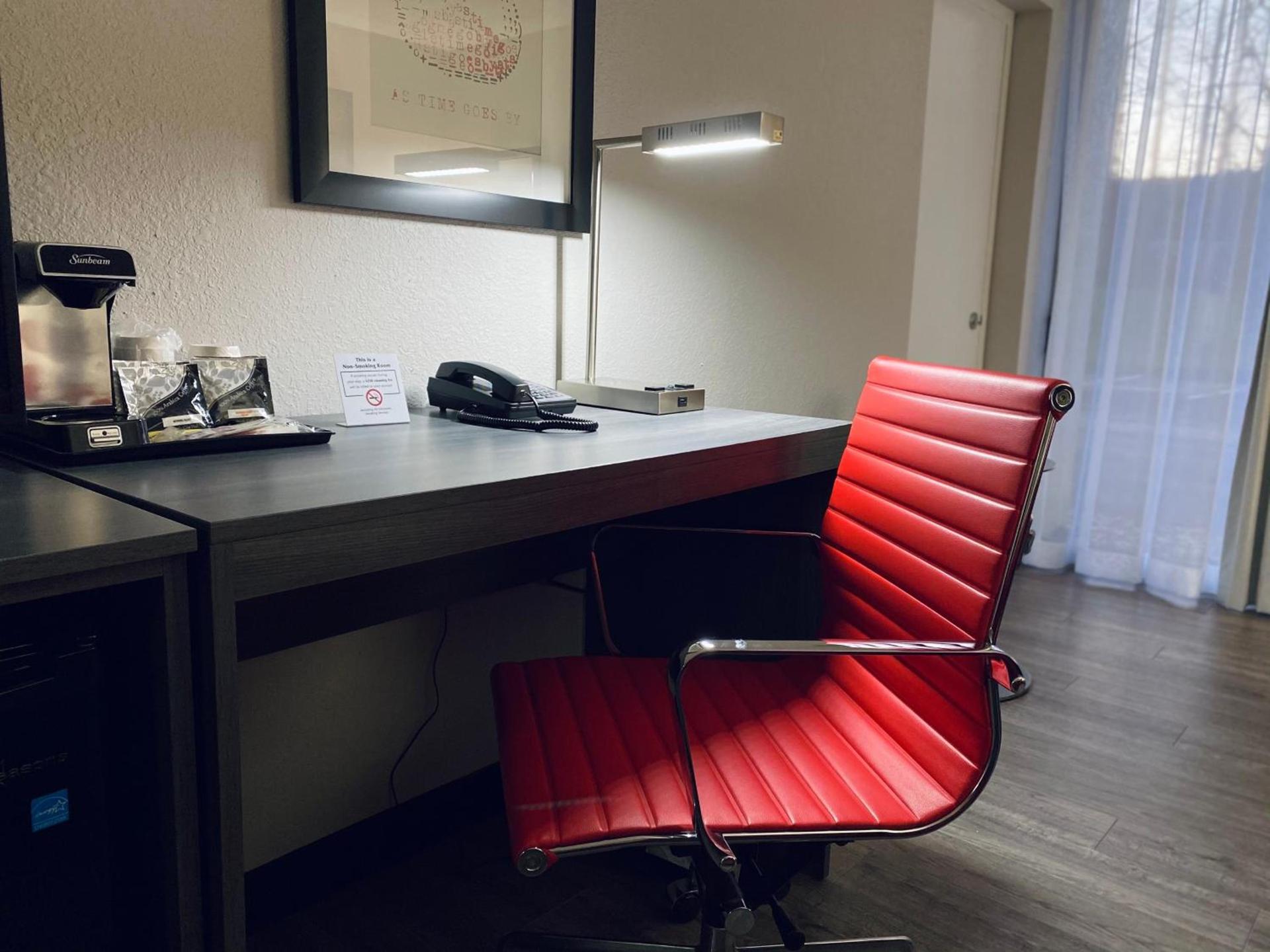 Ramada by Wyndham Hartford North - Bradley Airport photo 44