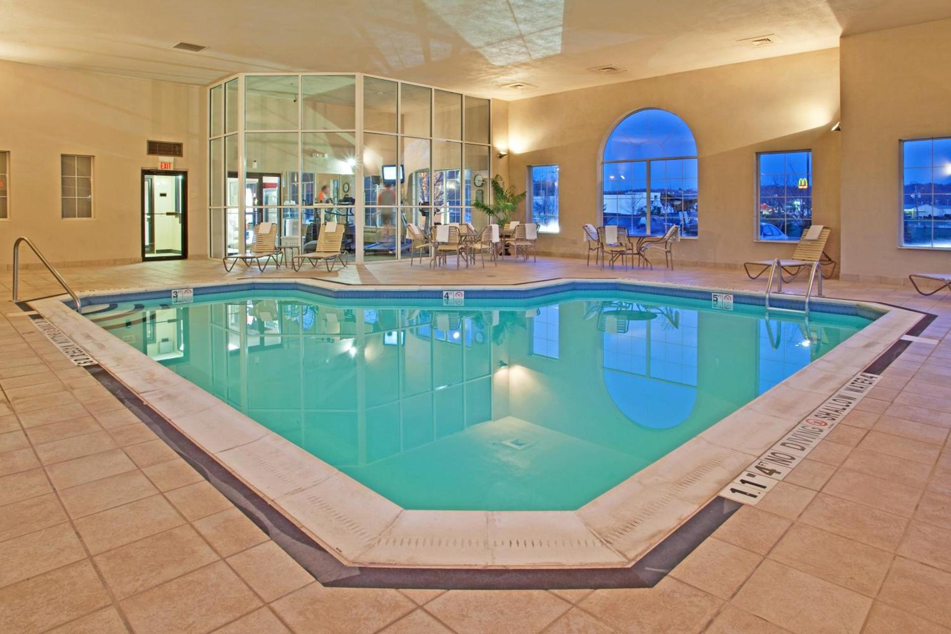 Holiday Inn Express Pittsburgh-Bridgeville by IHG photo 31