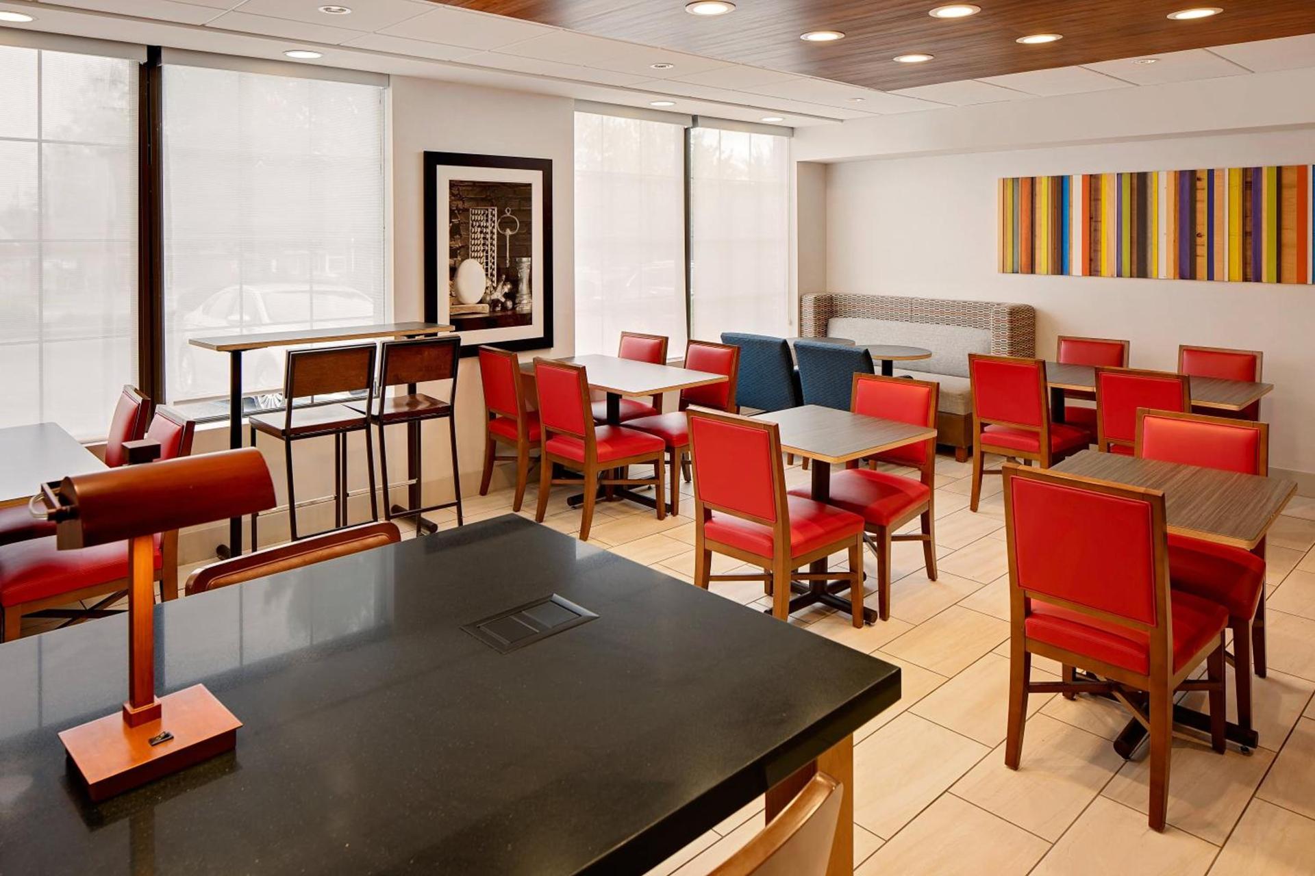 Holiday Inn Express Harrisburg East by IHG photo 16