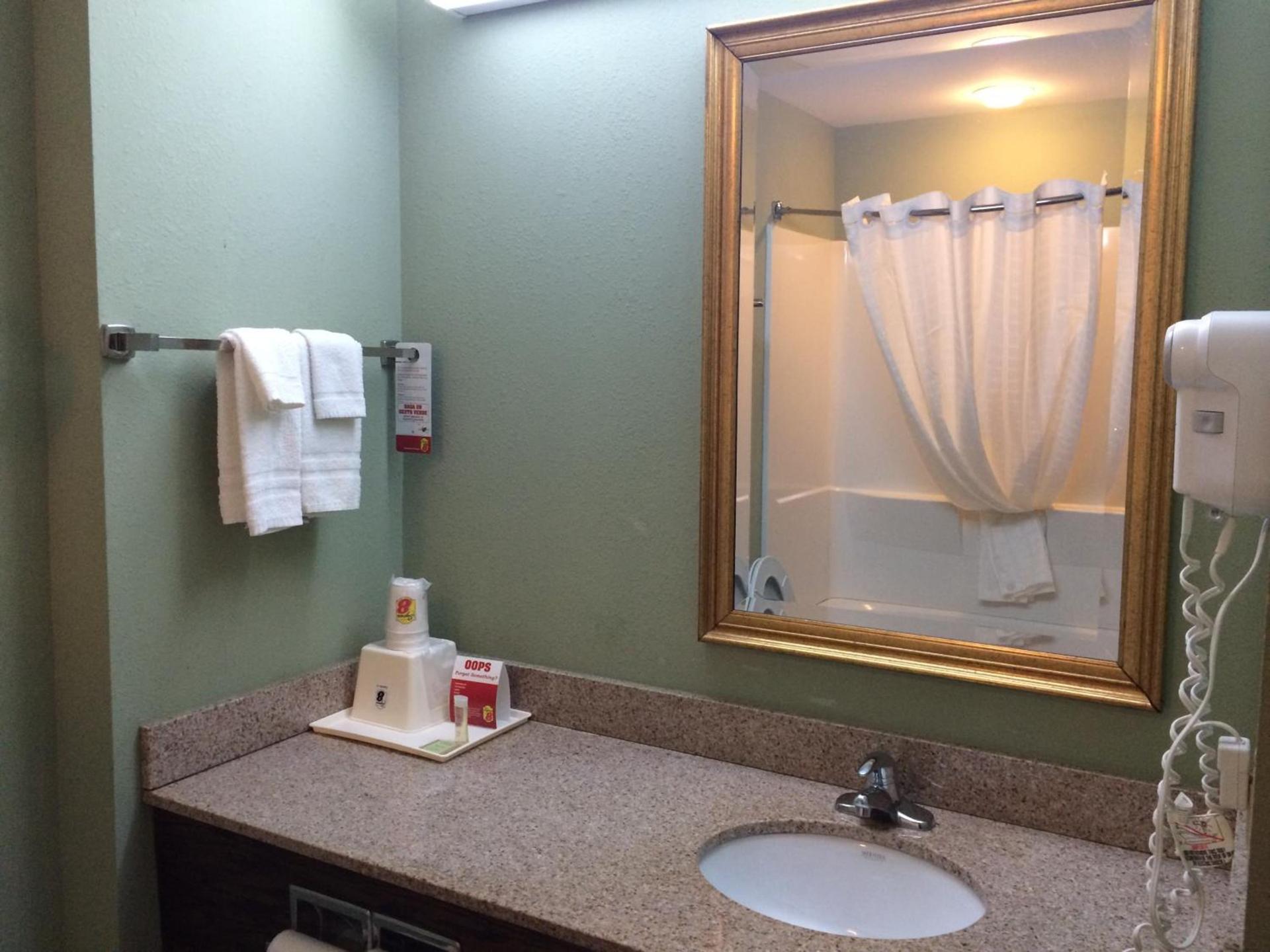 Super 8 by Wyndham Rainsville photo 11
