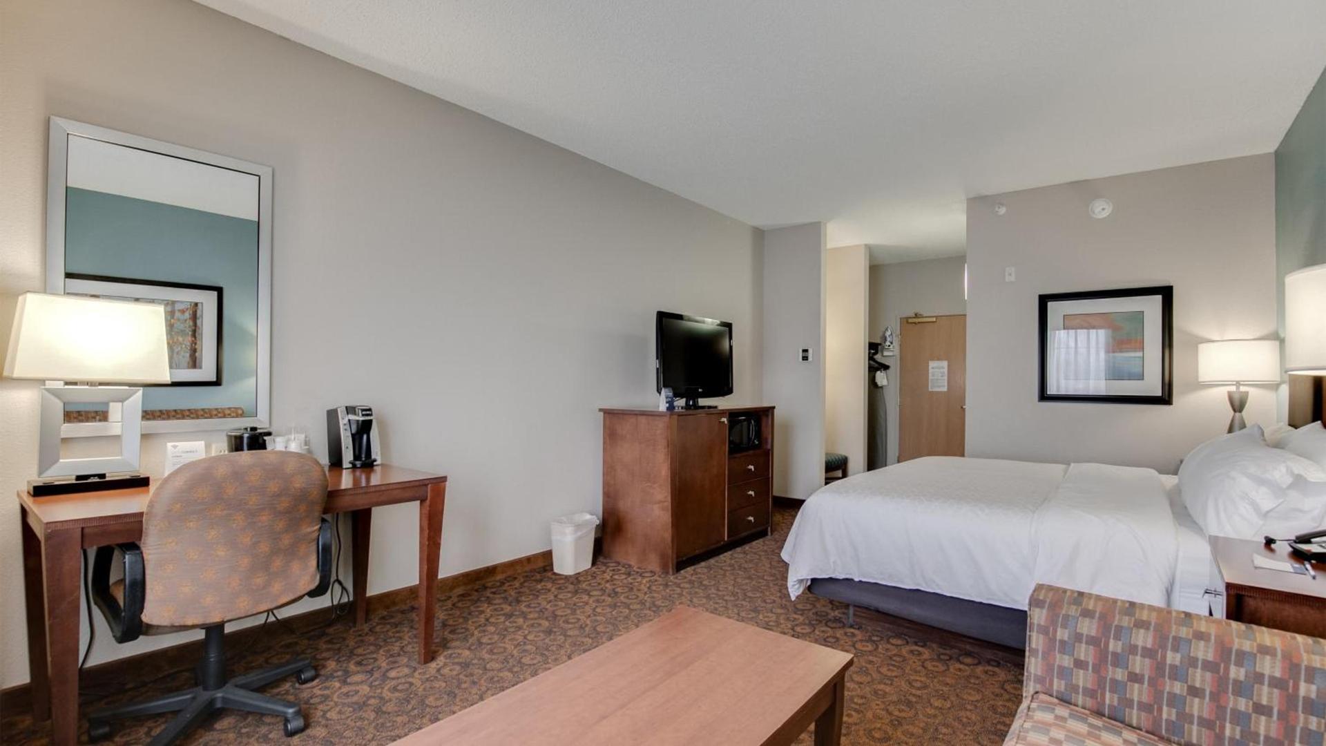Holiday Inn Express and Suites St. Cloud by IHG photo 69