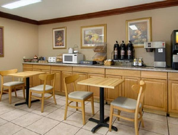 Super 8 by Wyndham Breaux Bridge photo 18