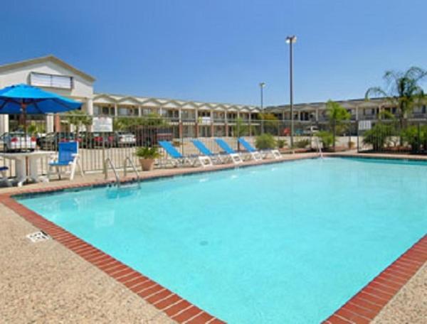 Super 8 by Wyndham Breaux Bridge photo 16