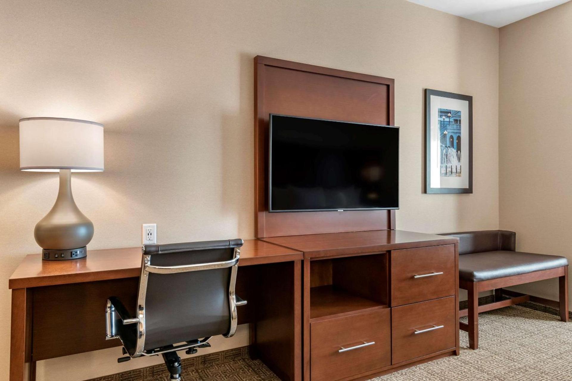 Comfort Suites Camp Hill-Harrisburg West photo 24