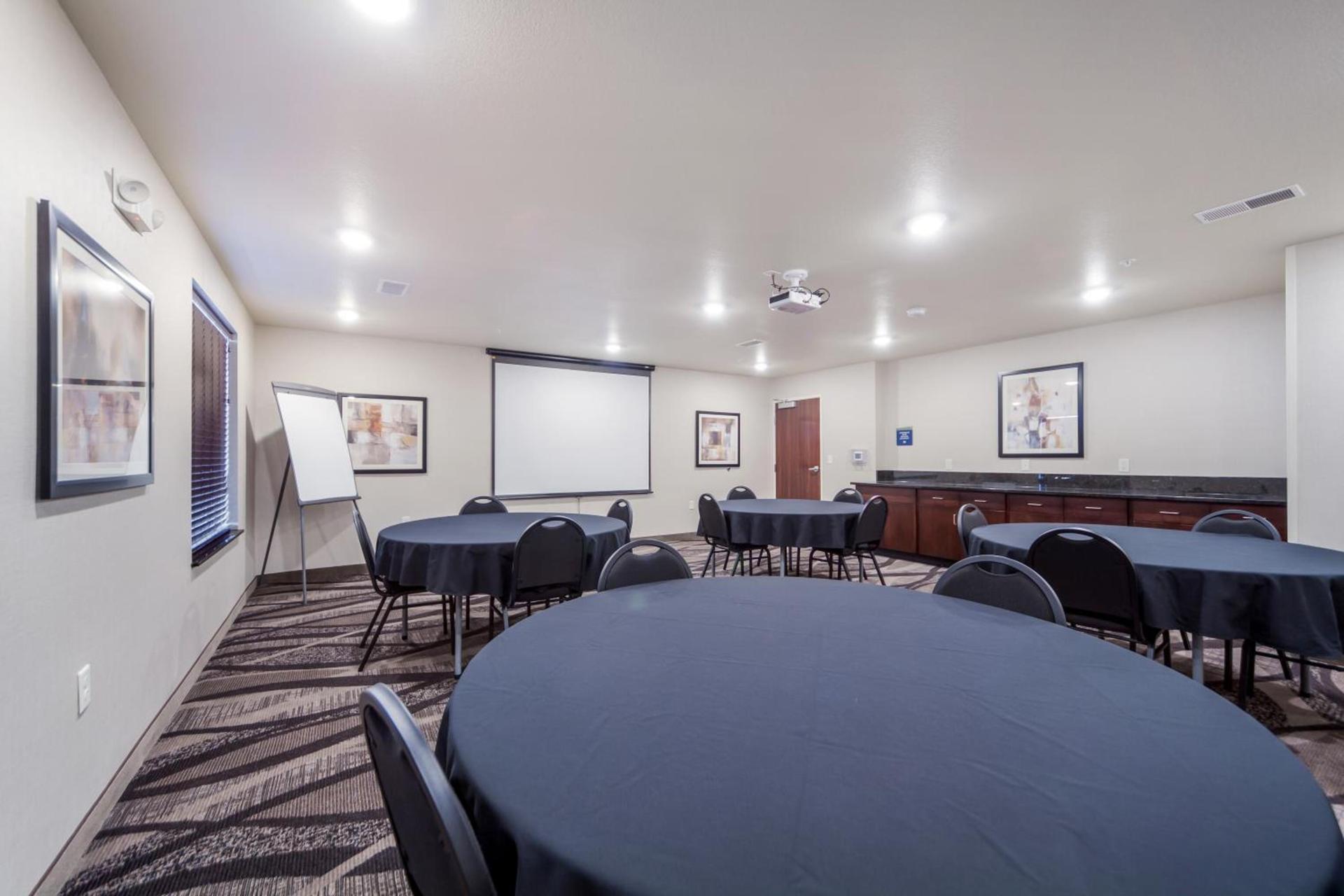 Cobblestone Inn & Suites - Holdrege photo 13