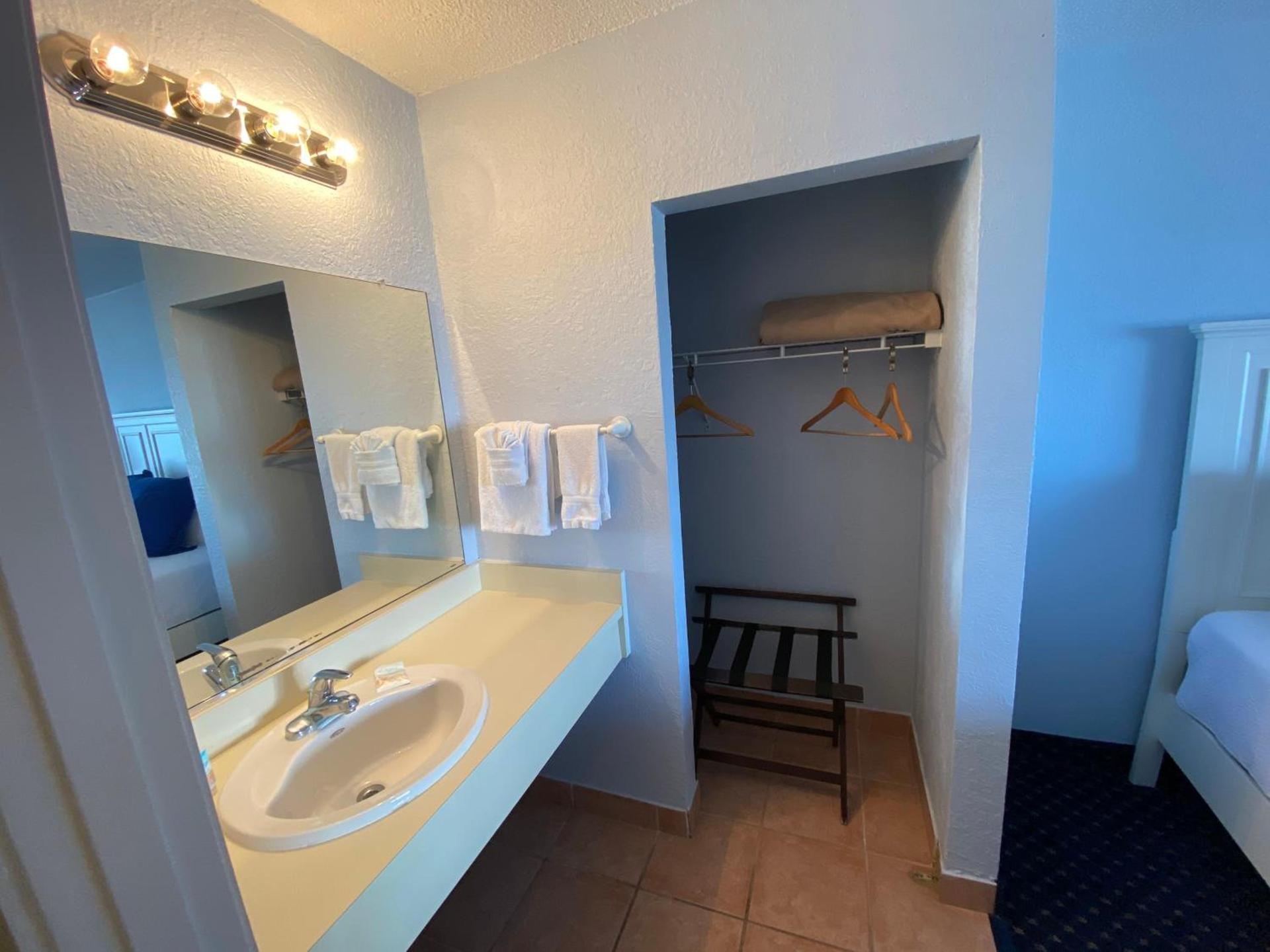 Coral Sands Inn photo 29