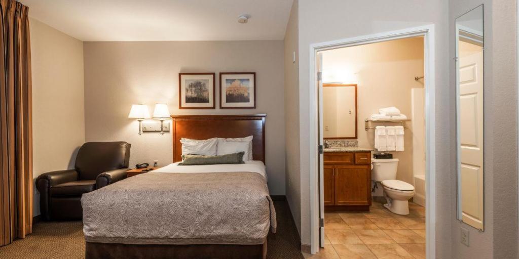 Candlewood Suites Burlington by IHG photo 2
