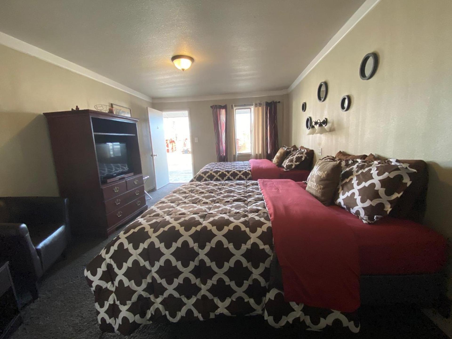 Roundtop Mountain Vista - Cabins and Motel photo 17