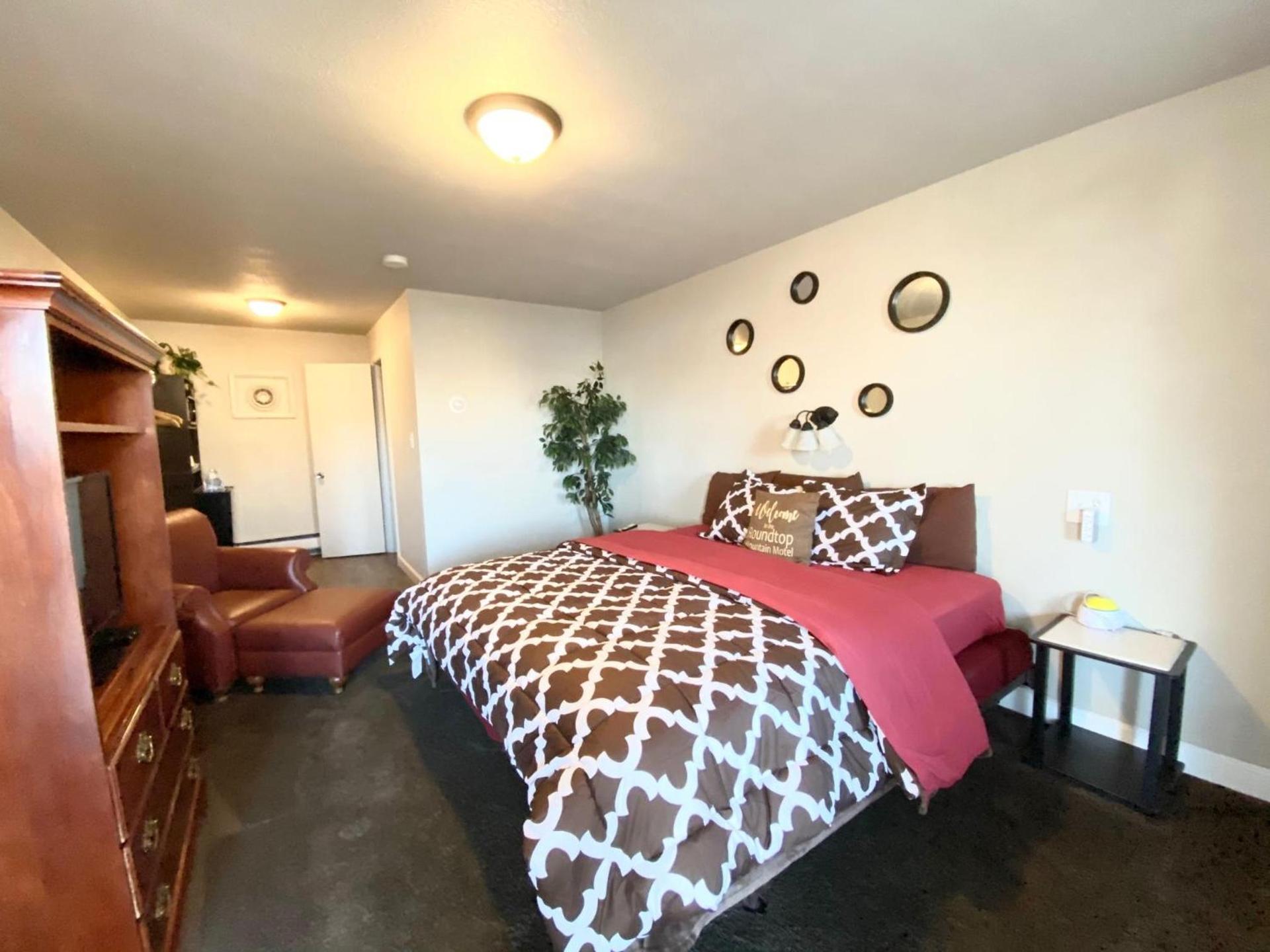Roundtop Mountain Vista - Cabins and Motel photo 15