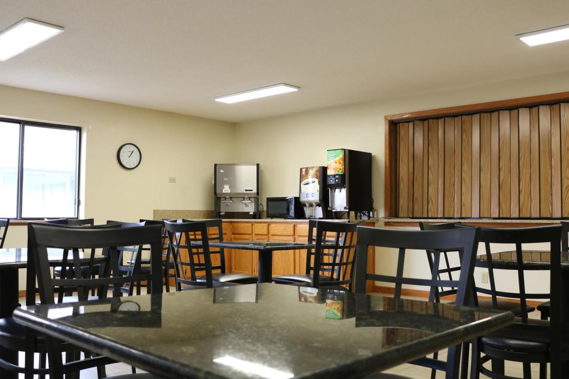 Super 8 by Wyndham La Crosse photo 49