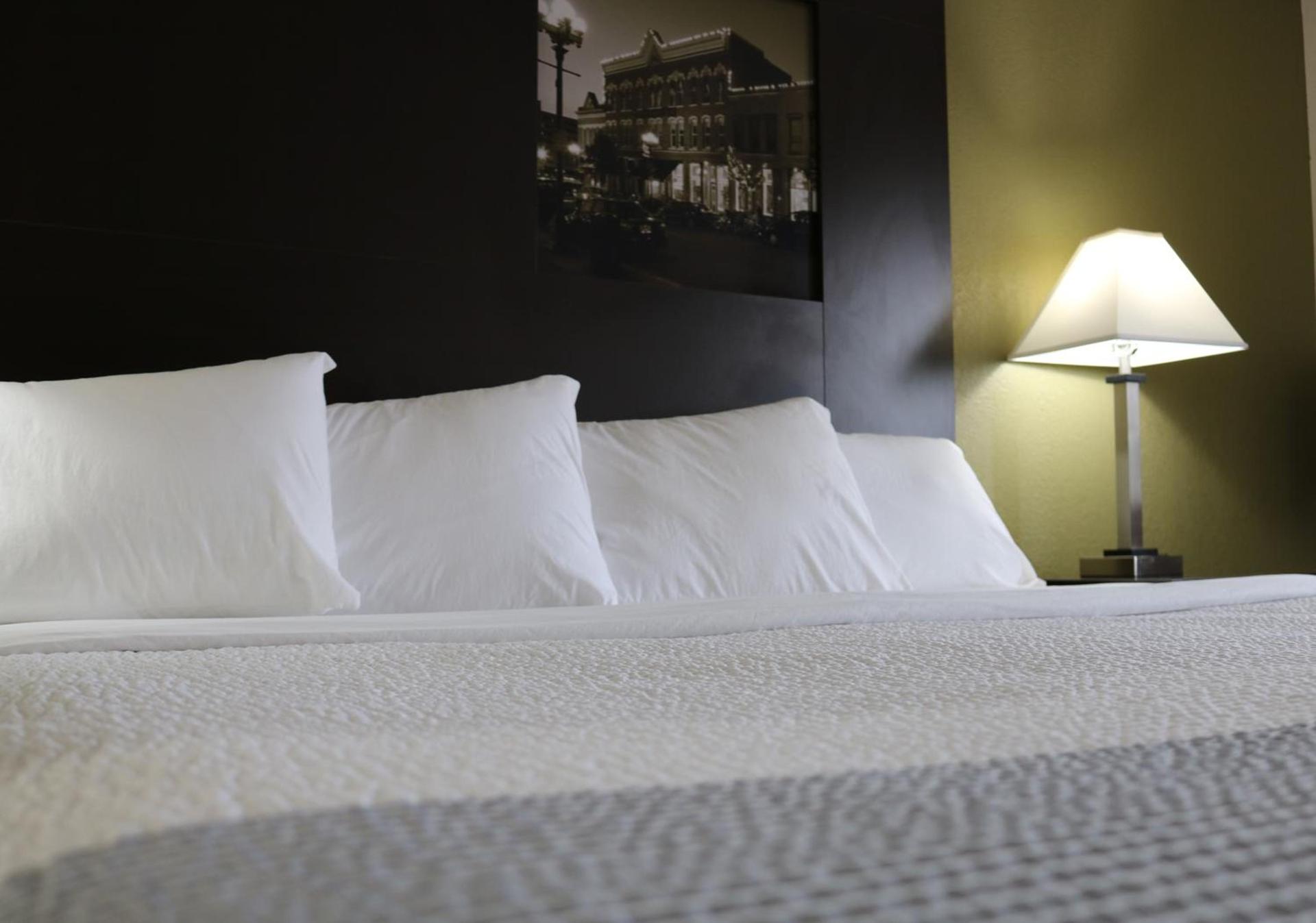 Super 8 by Wyndham La Crosse photo 43