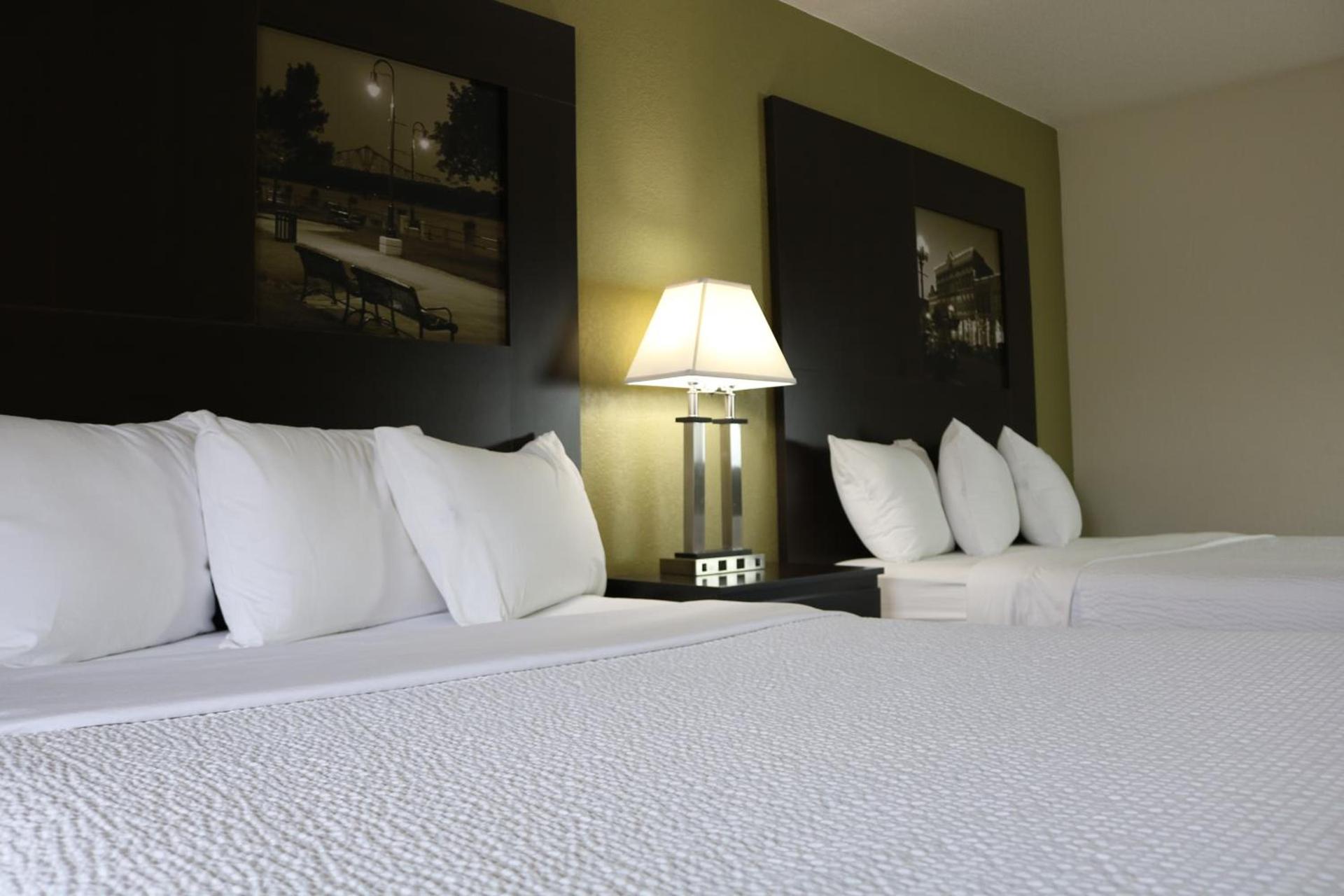 Super 8 by Wyndham La Crosse photo 42
