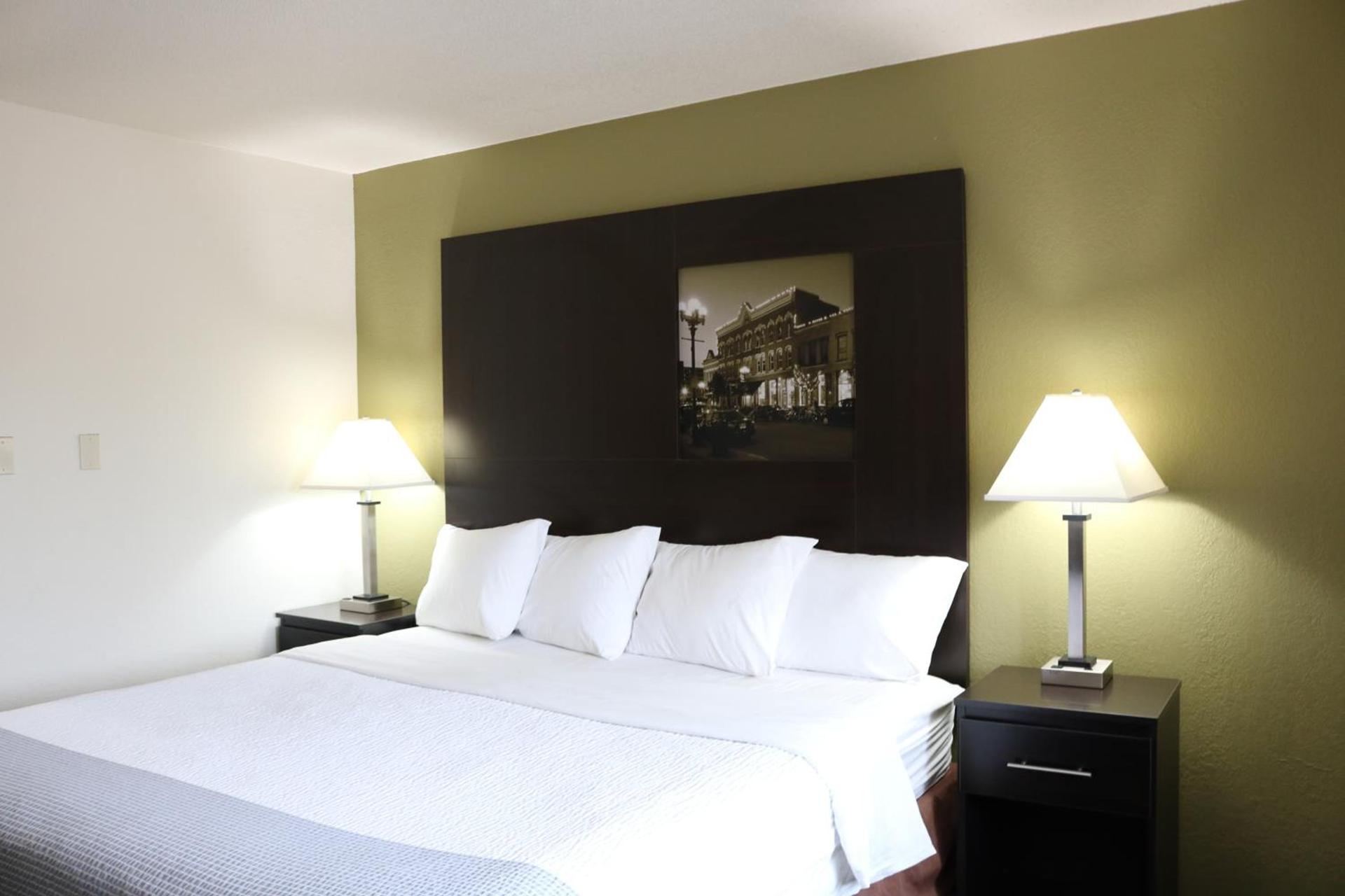 Super 8 by Wyndham La Crosse photo 41
