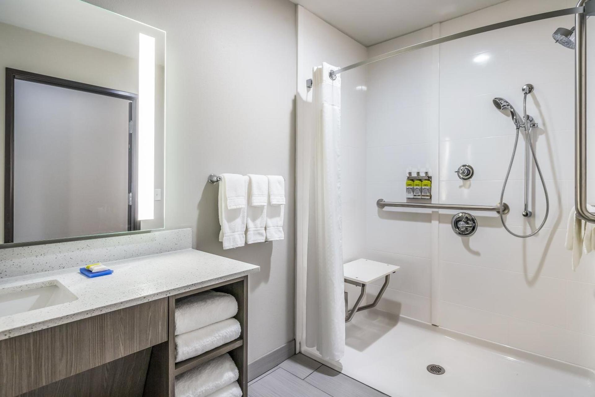 Holiday Inn Express & Suites Tulsa East - Catoosa by IHG photo 42