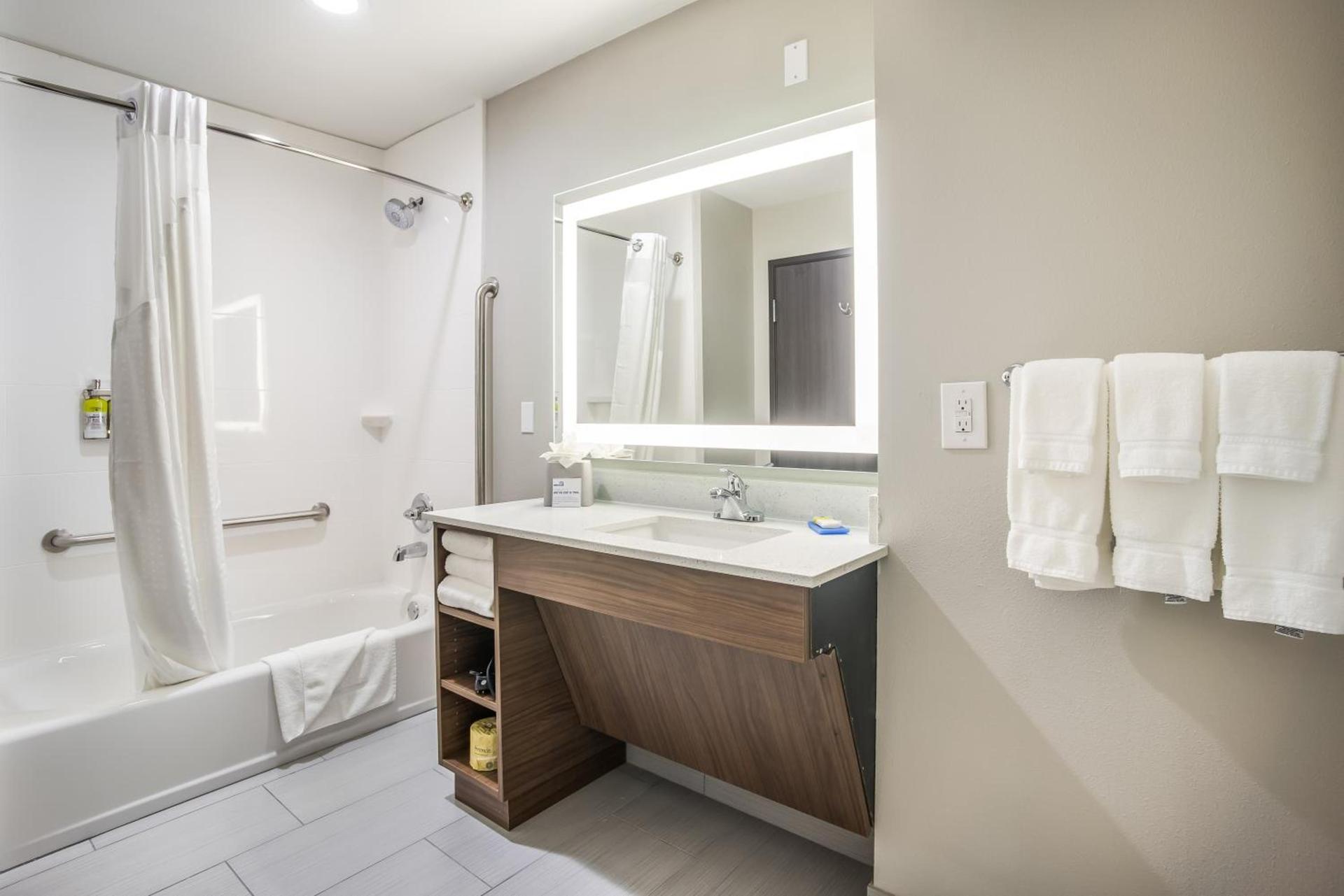 Holiday Inn Express & Suites Tulsa East - Catoosa by IHG photo 44