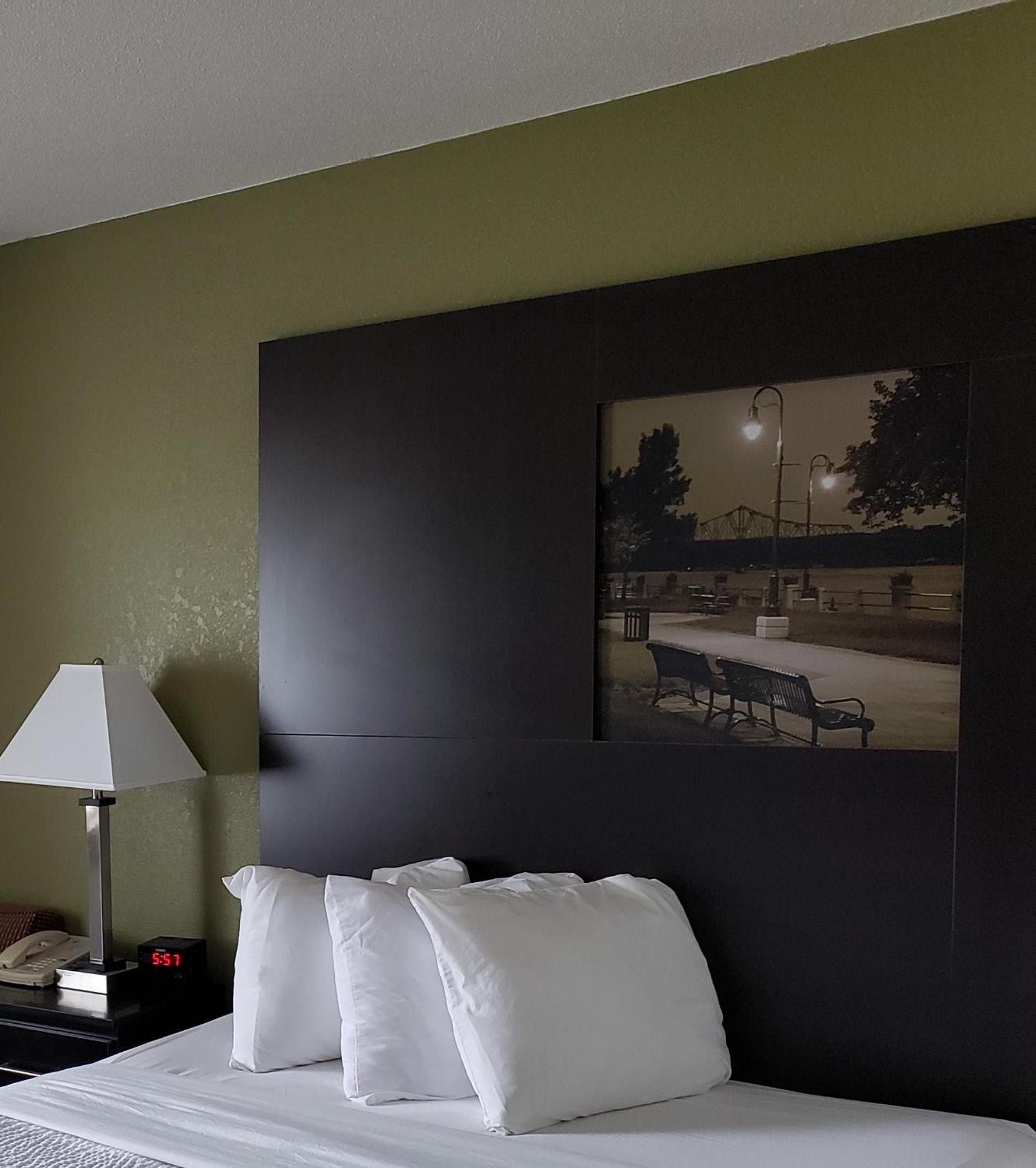Super 8 by Wyndham La Crosse photo 48