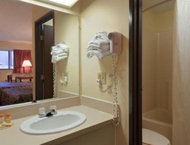 Days Inn by Wyndham Athens photo 32