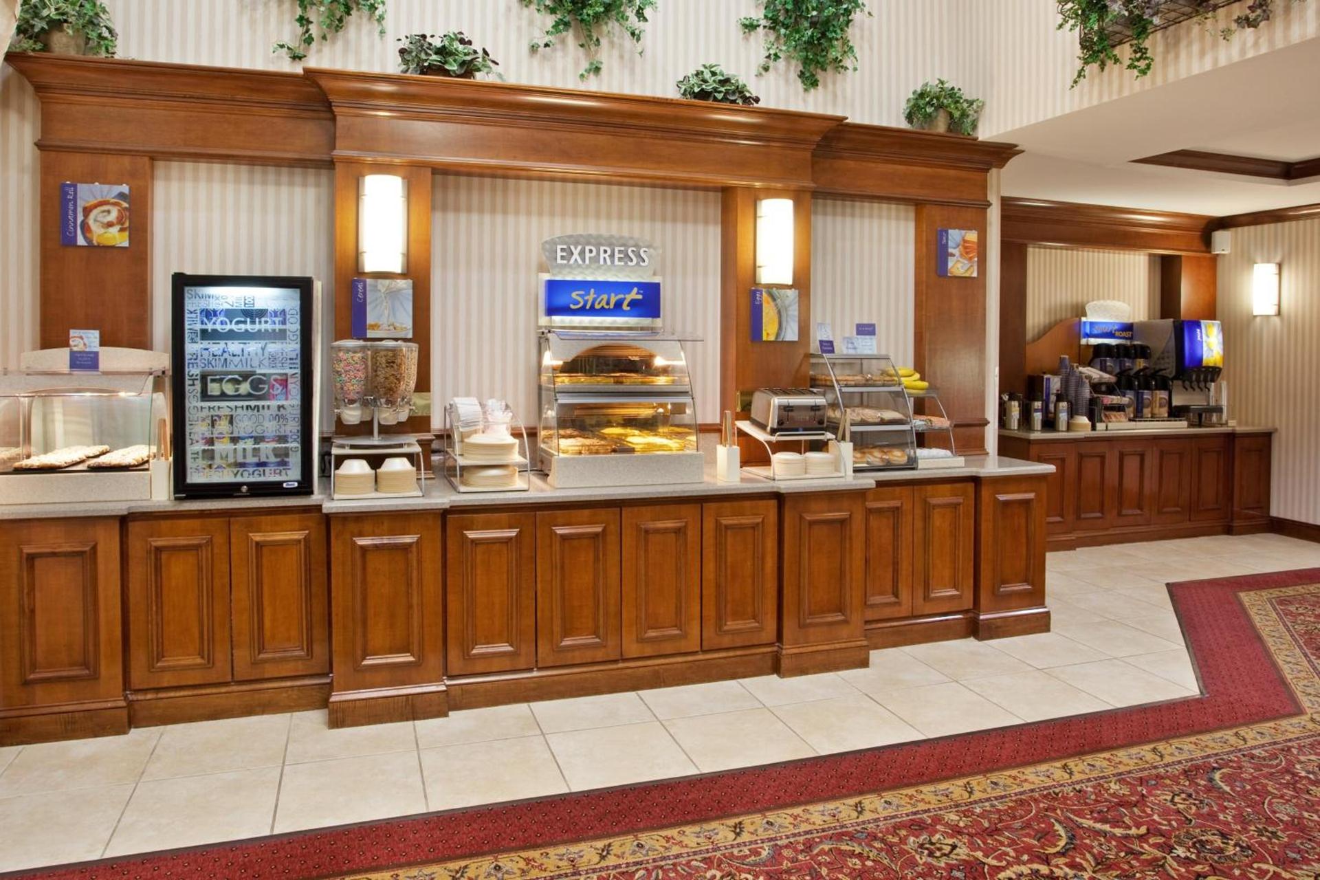 Holiday Inn Express Hotel & Suites Marion by IHG photo 28