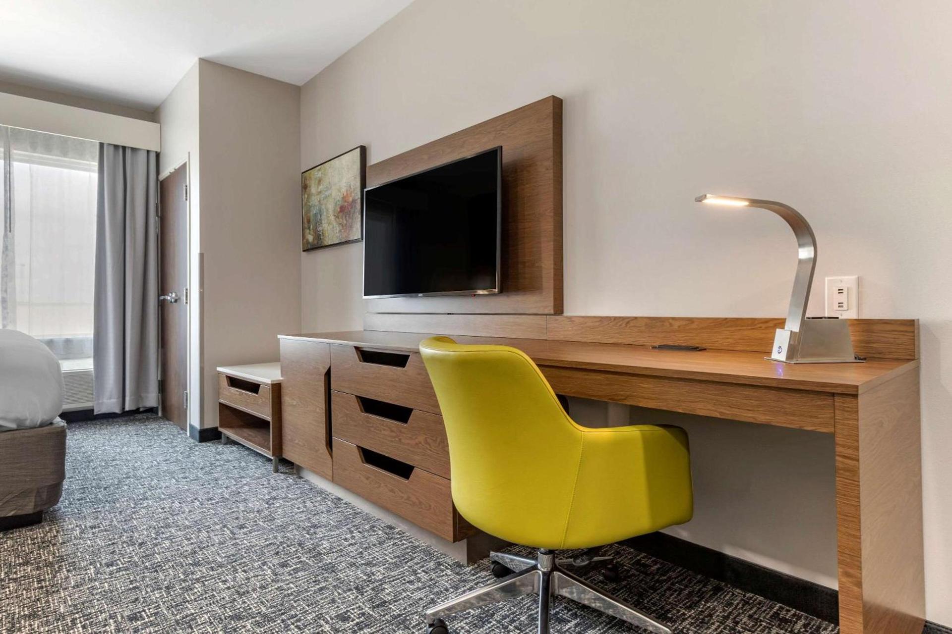 Comfort Suites Greenville Airport photo 13