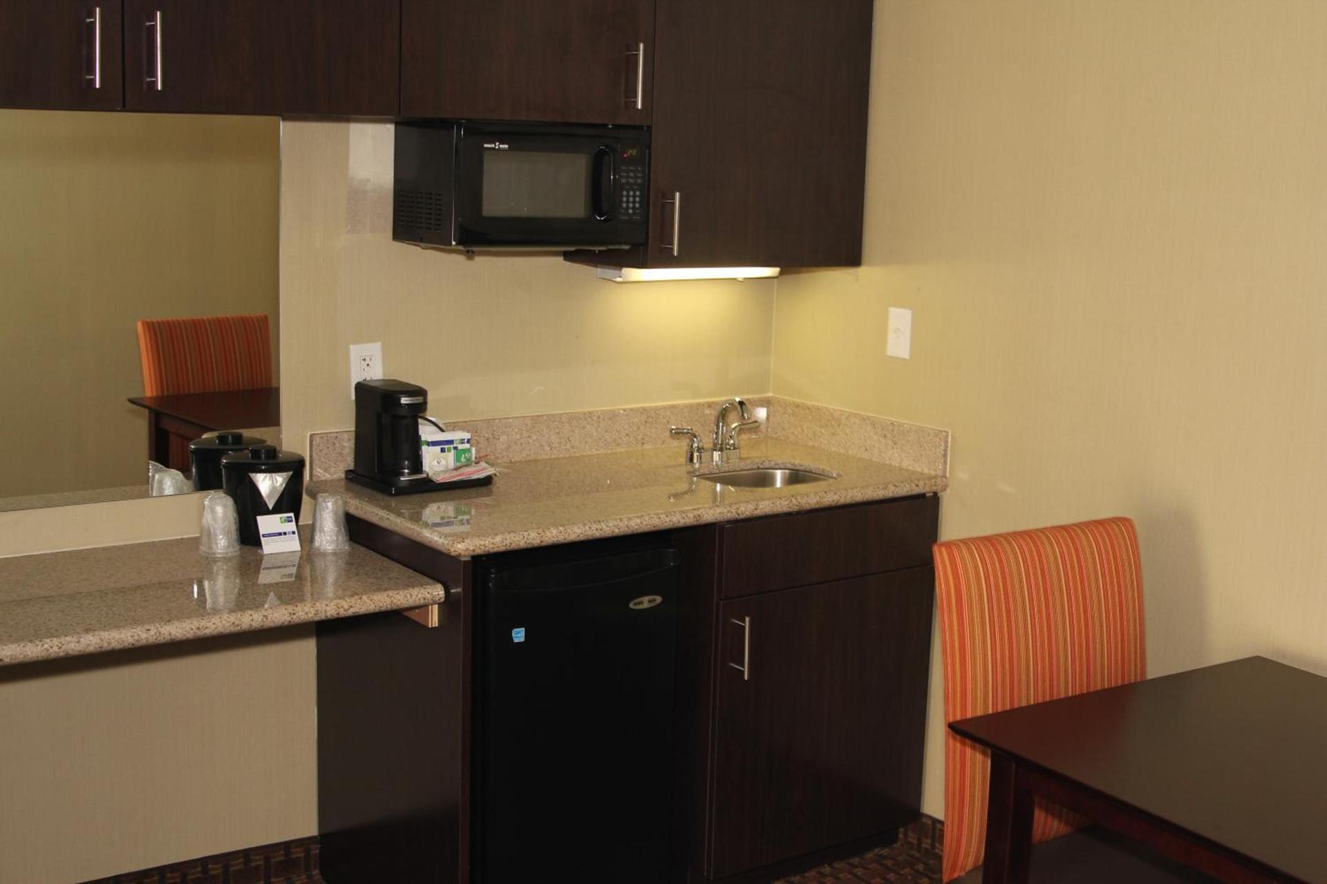 Holiday Inn Express Hotel & Suites Indianapolis W - Airport Area by IHG photo 3