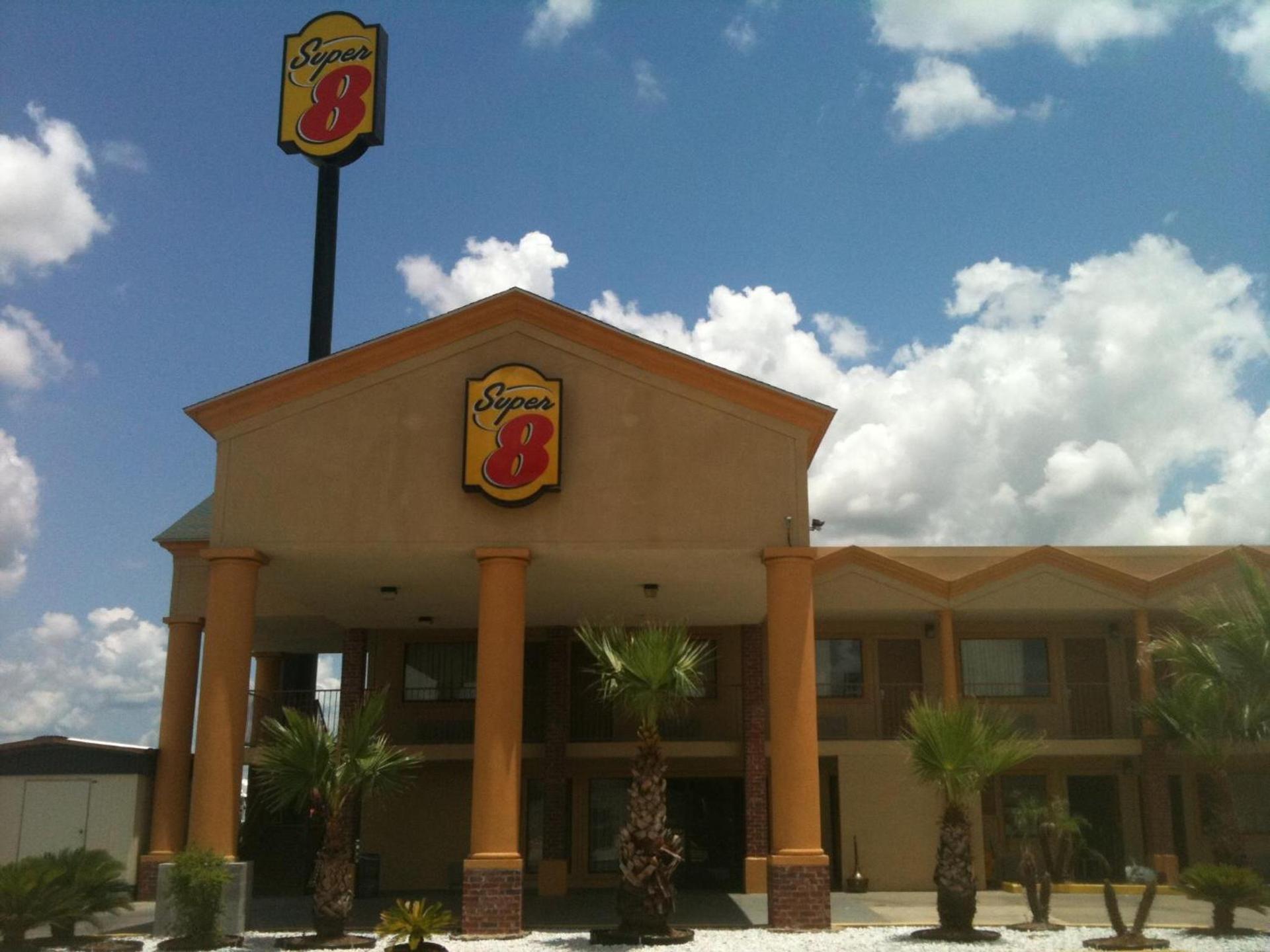 Super 8 by Wyndham Breaux Bridge photo 25