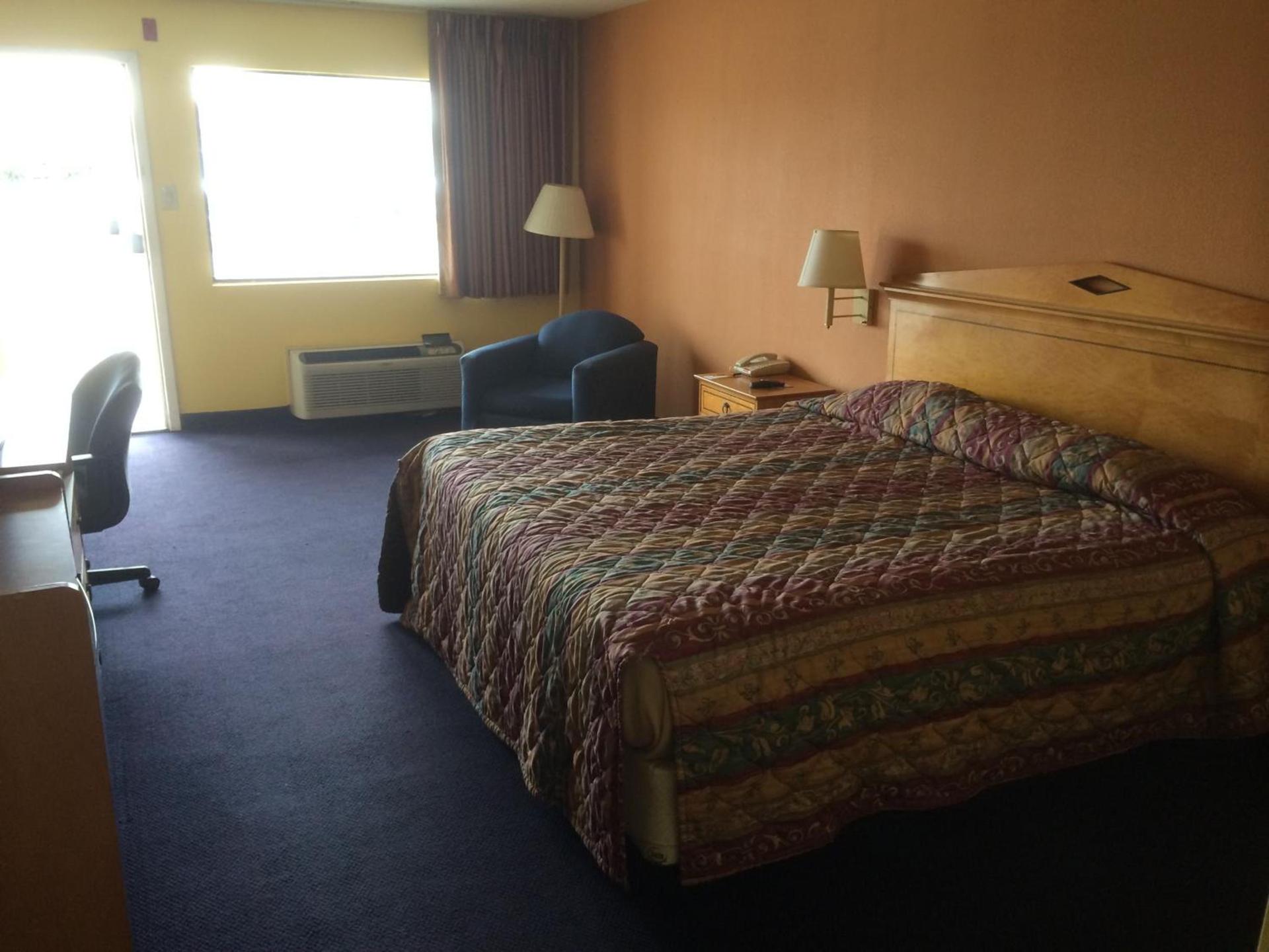 Super 8 by Wyndham Breaux Bridge photo 22