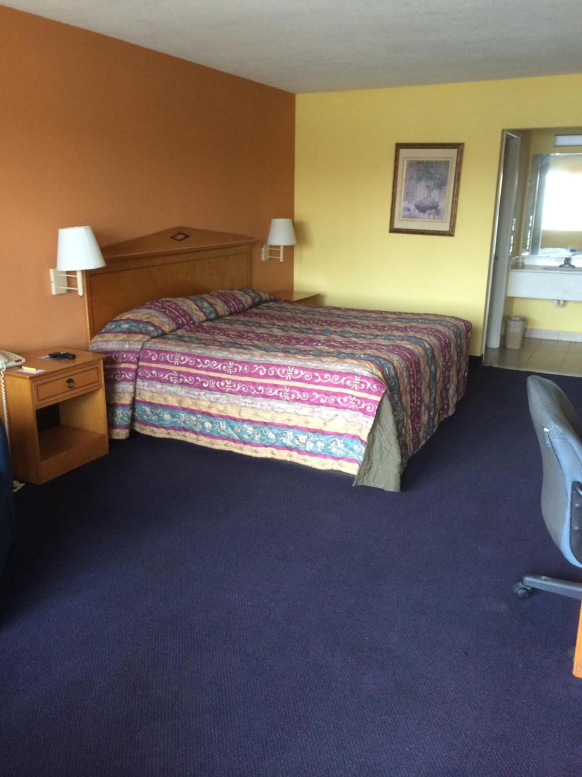 Super 8 by Wyndham Breaux Bridge photo 26