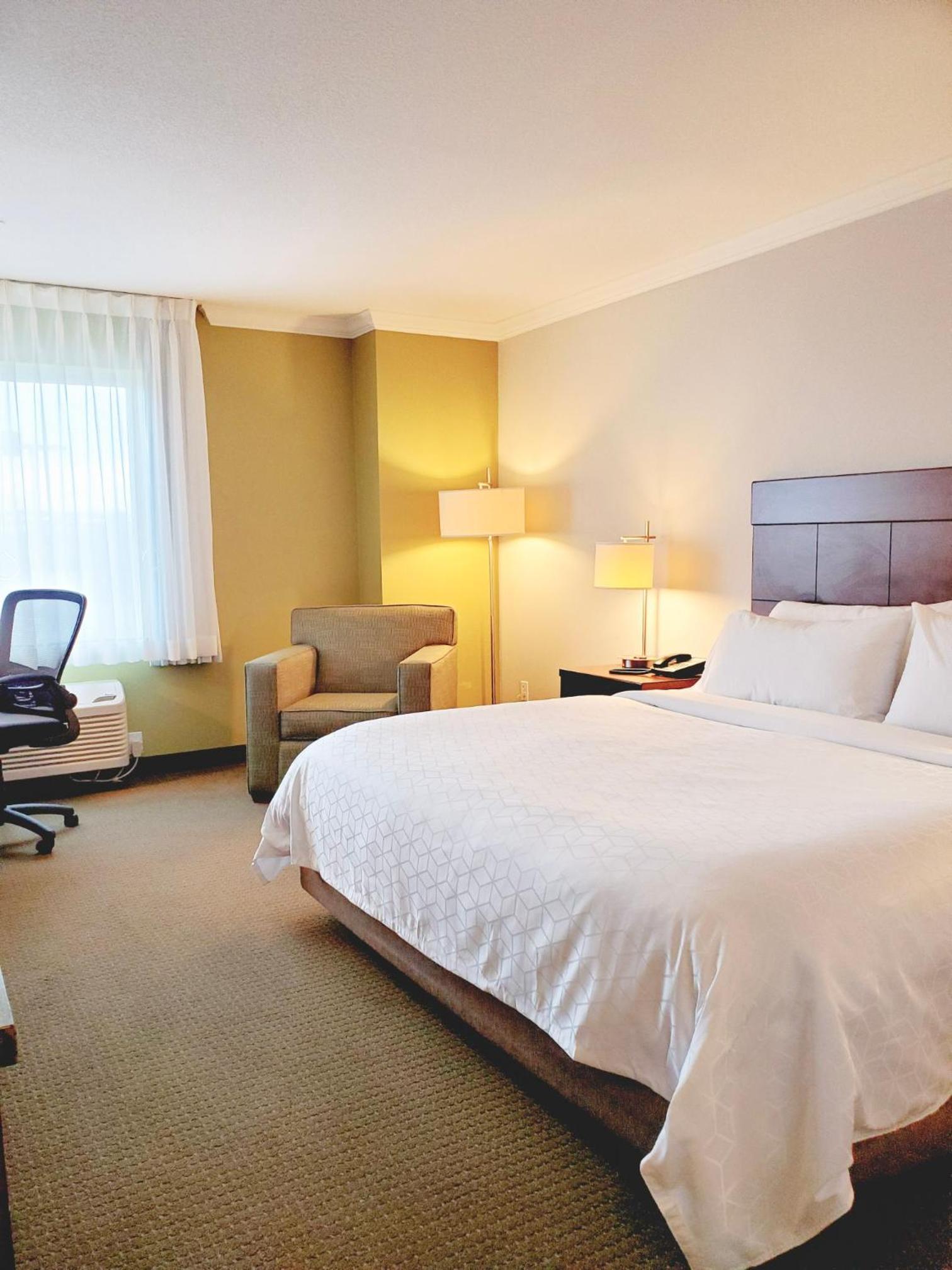 Holiday Inn Express Hotel & Suites Portland-Northwest Downtown by IHG photo 2