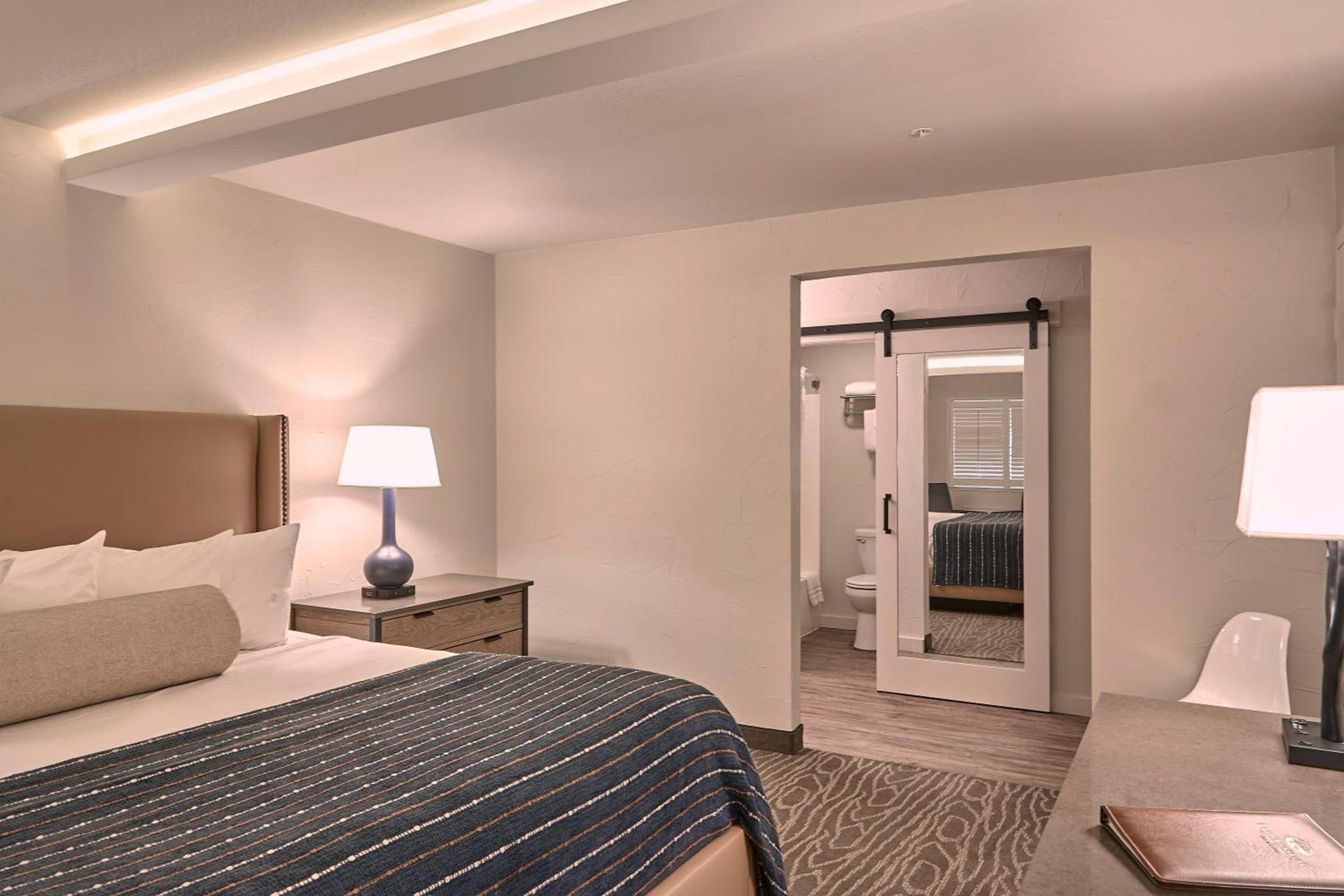 Fredericksburg Inn and Suites photo 9