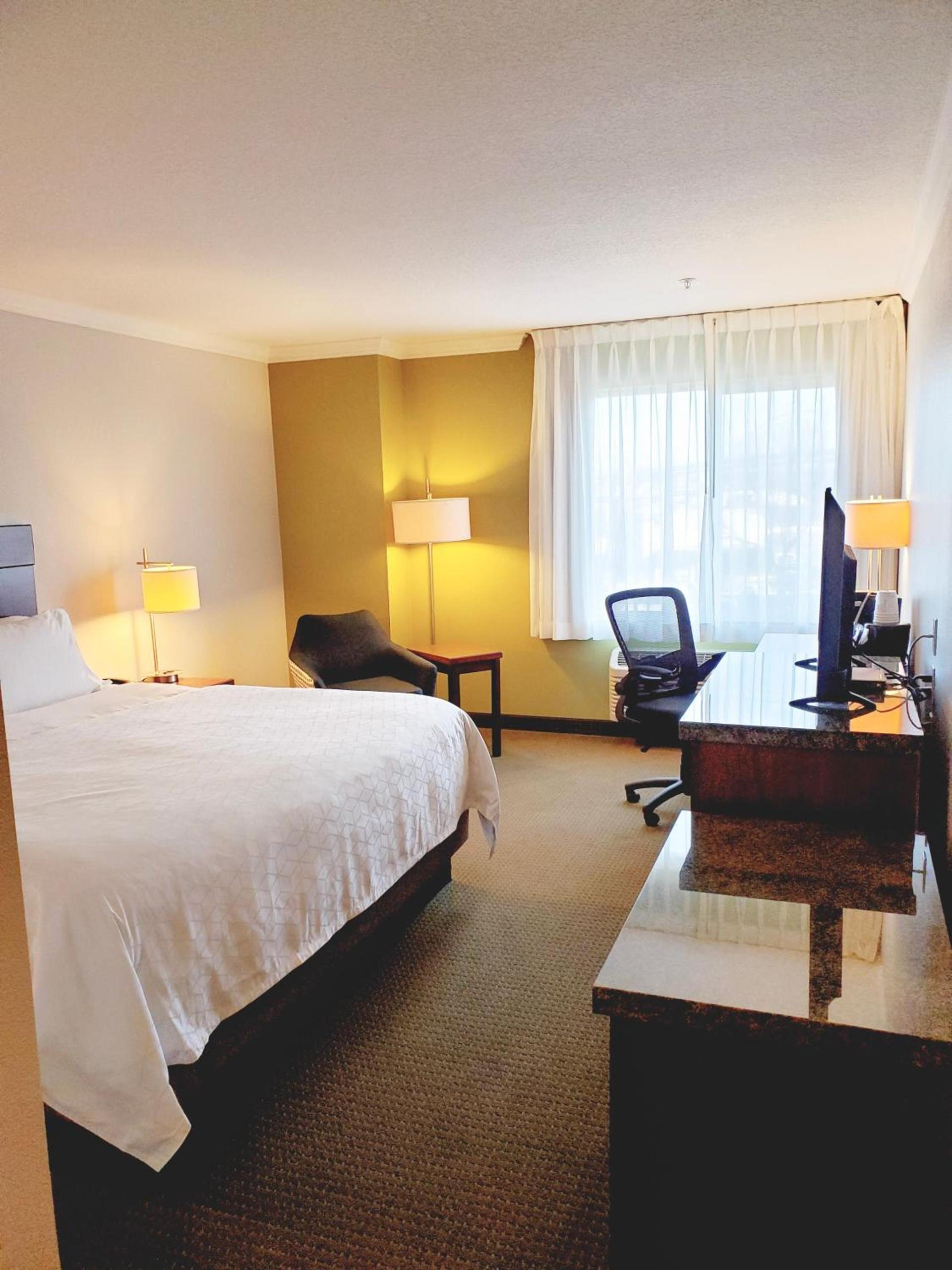 Holiday Inn Express Hotel & Suites Portland-Northwest Downtown by IHG photo 8