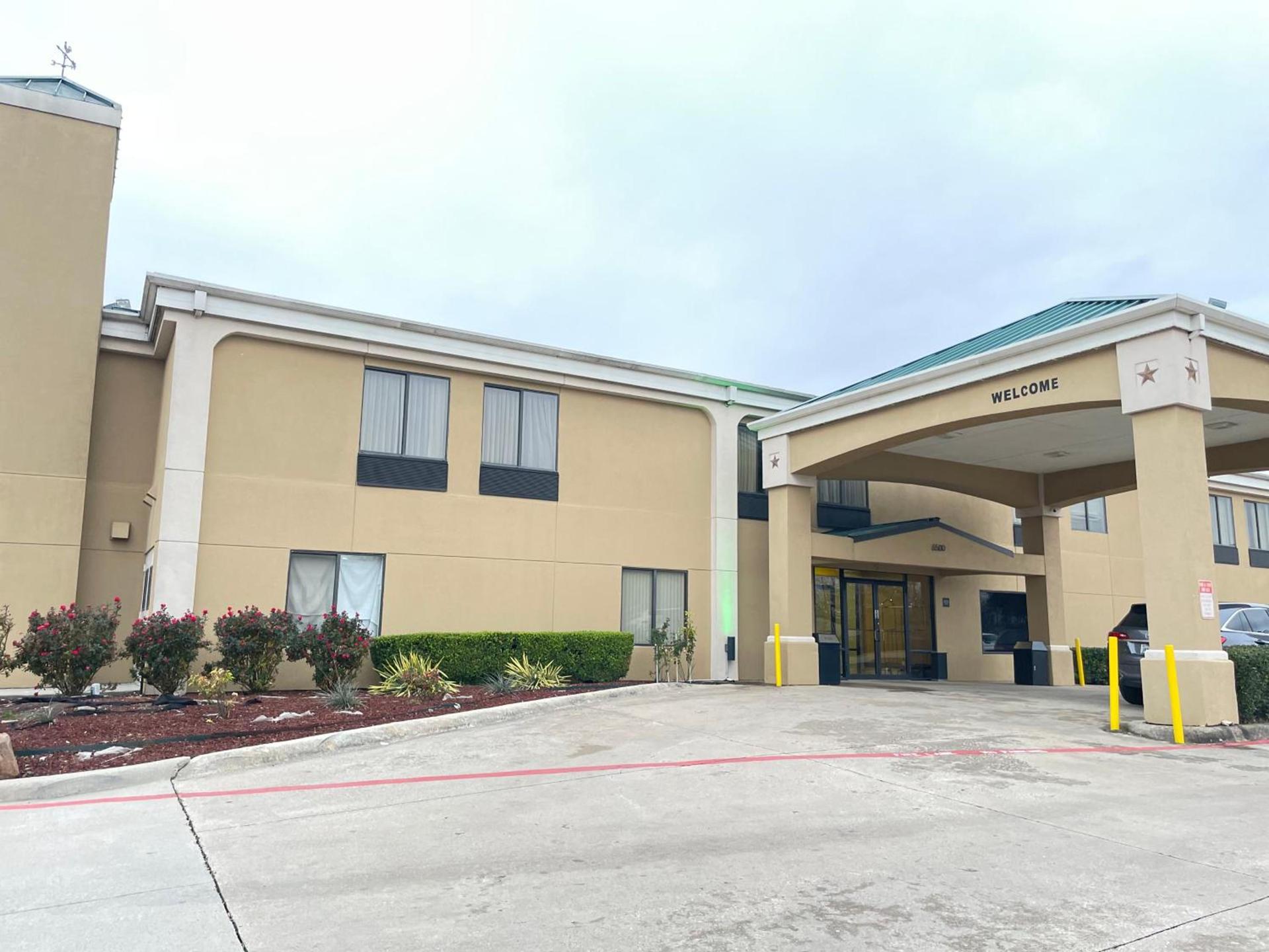 Super 8 by Wyndham Fort Worth Downtown South photo 12