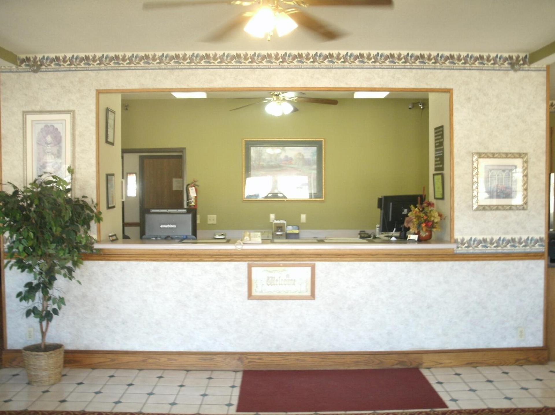 Super 8 by Wyndham Platte City Kansas City Area photo 10