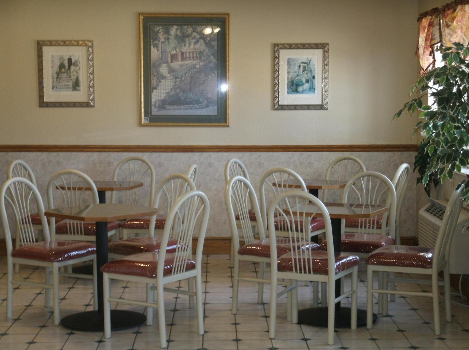 Super 8 by Wyndham Platte City Kansas City Area photo 12