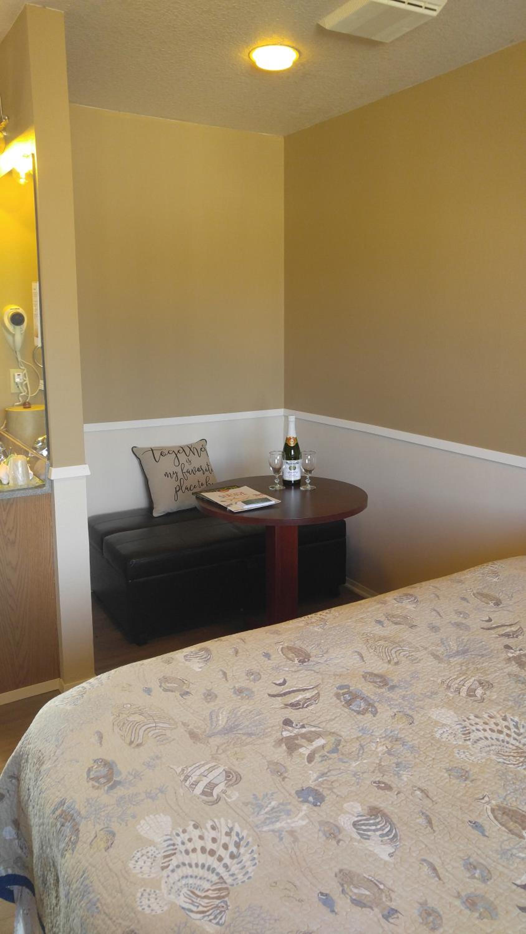 Hillcrest Inn photo 14