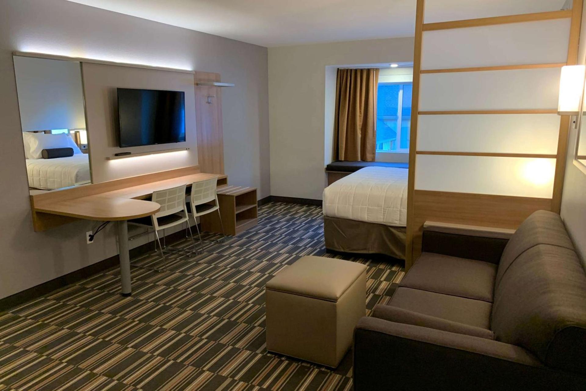 Microtel Inn & Suites by Wyndham Georgetown Lake photo 11