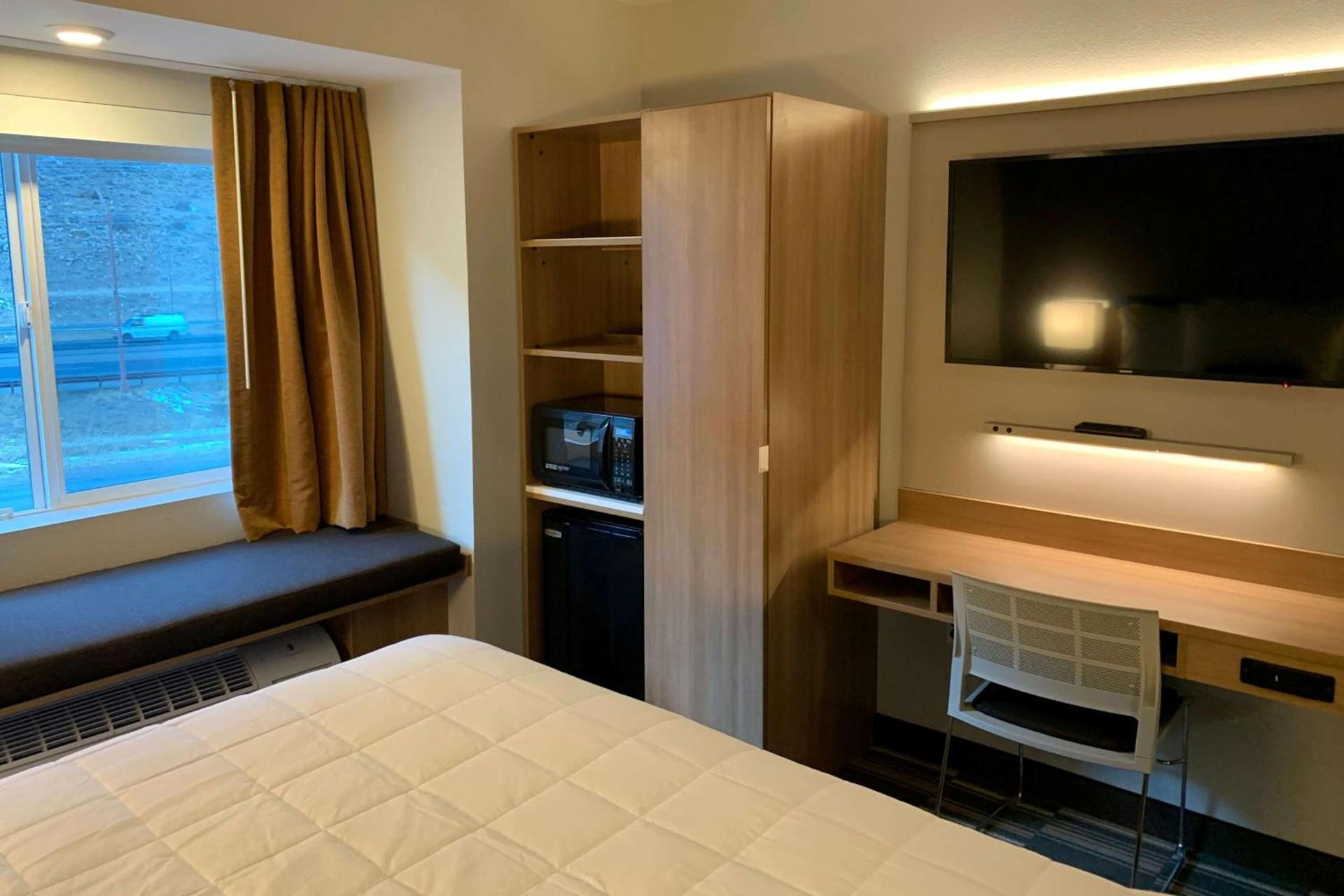 Microtel Inn & Suites by Wyndham Georgetown Lake photo 12