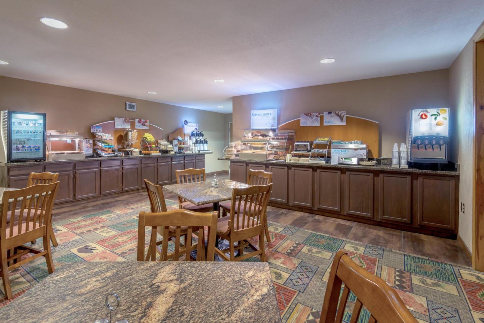 Holiday Inn Express Hotel & Suites Raton by IHG photo 21