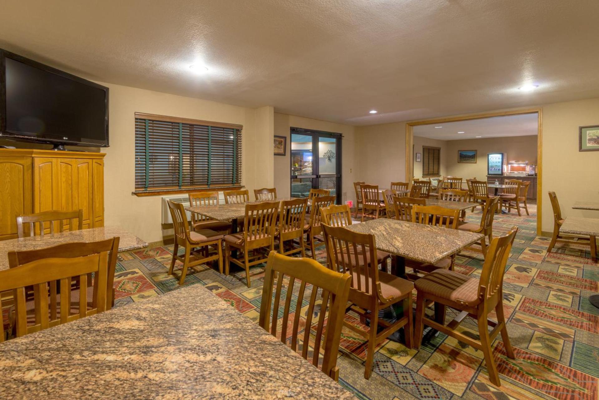 Holiday Inn Express Hotel & Suites Raton by IHG photo 22