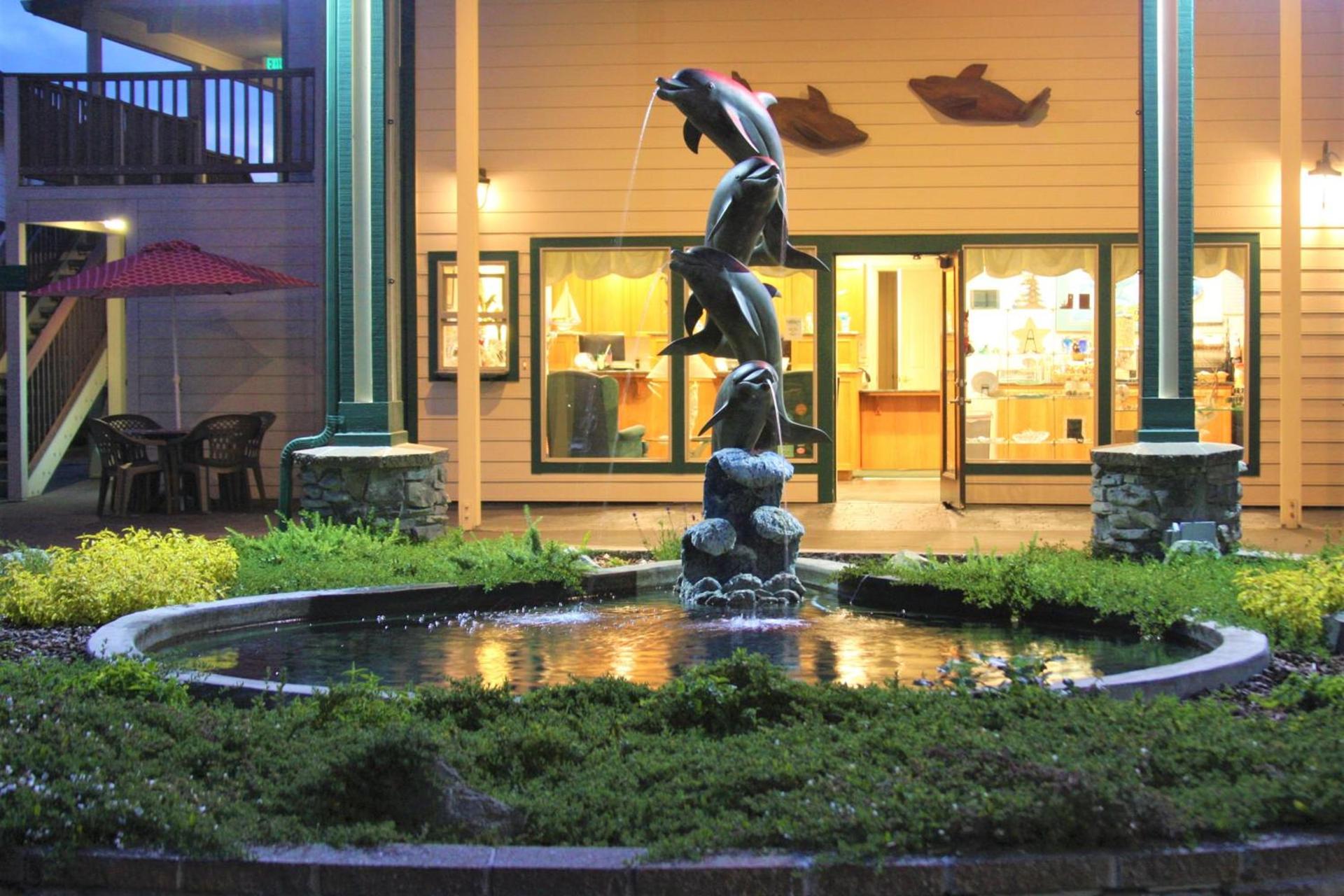 Emerald Dolphin Inn & Mini Golf photo 31