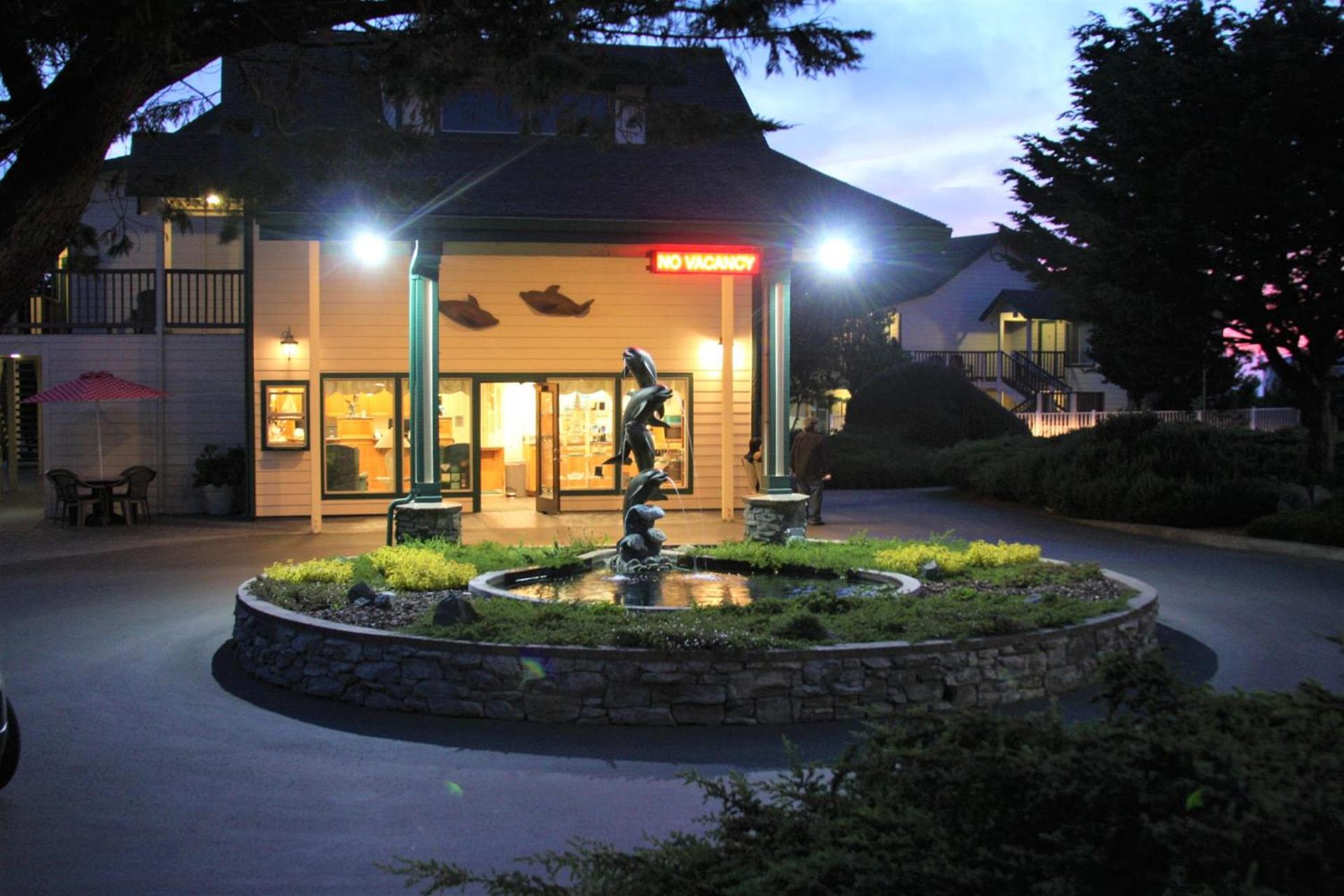Emerald Dolphin Inn & Mini Golf photo 30