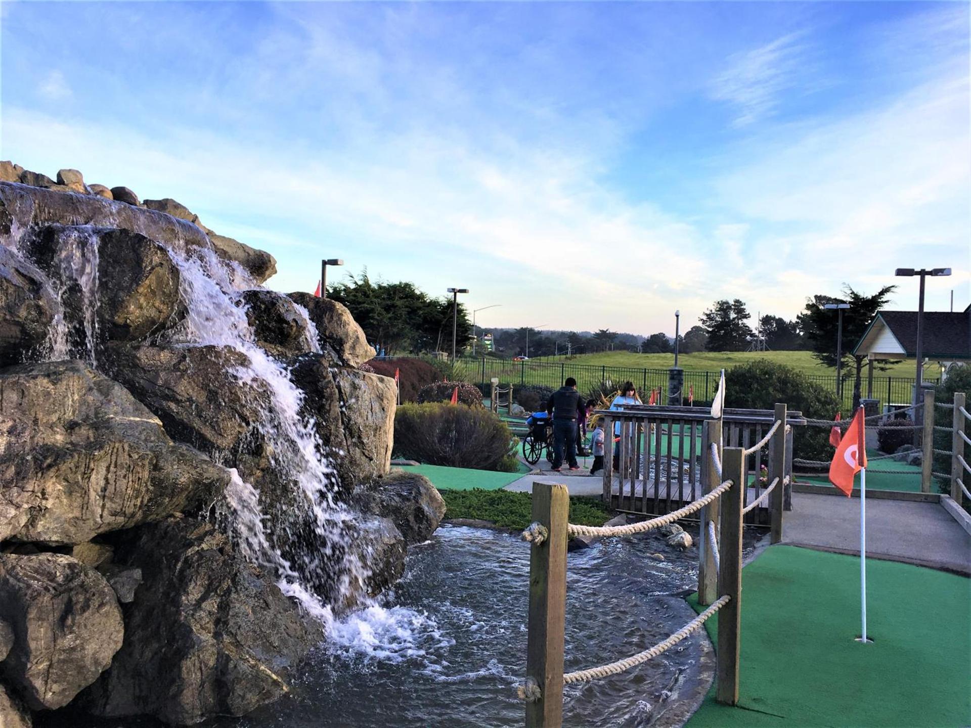 Emerald Dolphin Inn & Mini Golf photo 61