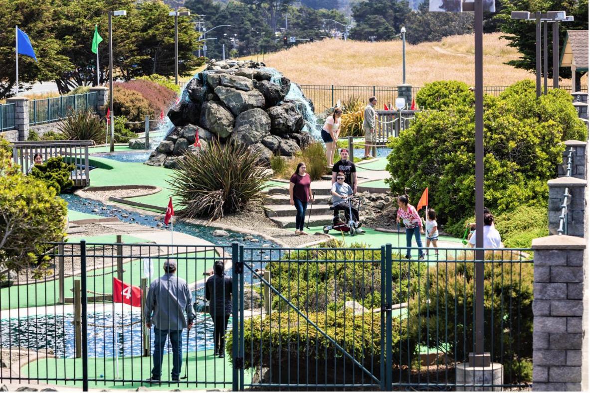 Emerald Dolphin Inn & Mini Golf photo 5