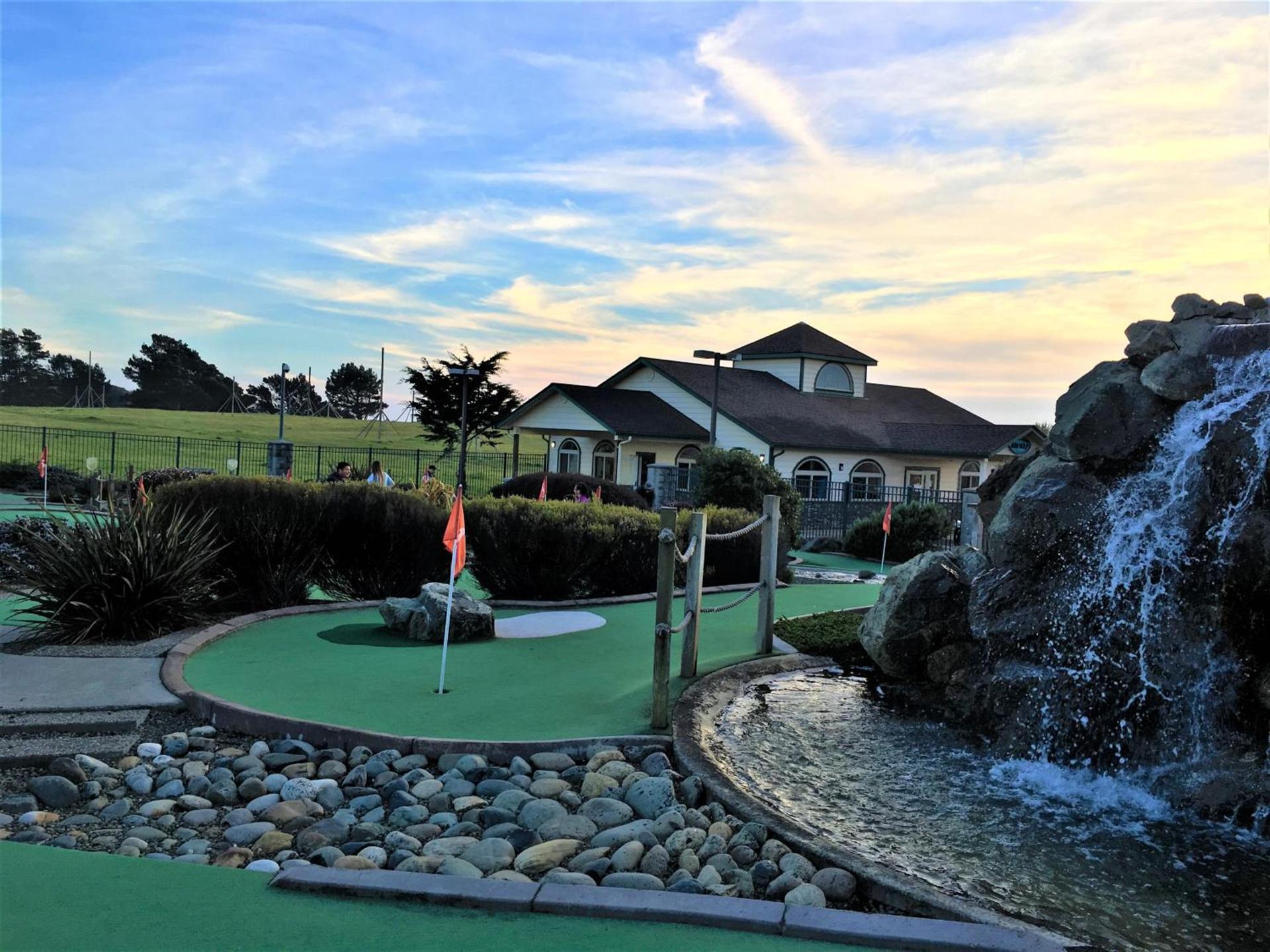 Emerald Dolphin Inn & Mini Golf photo 39