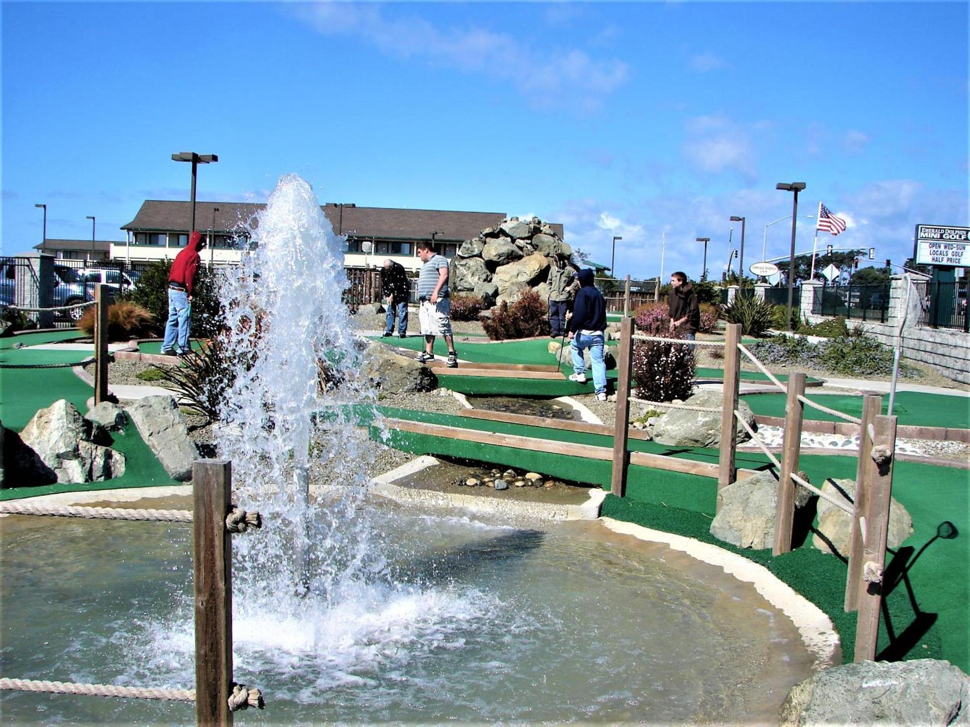 Emerald Dolphin Inn & Mini Golf photo 62