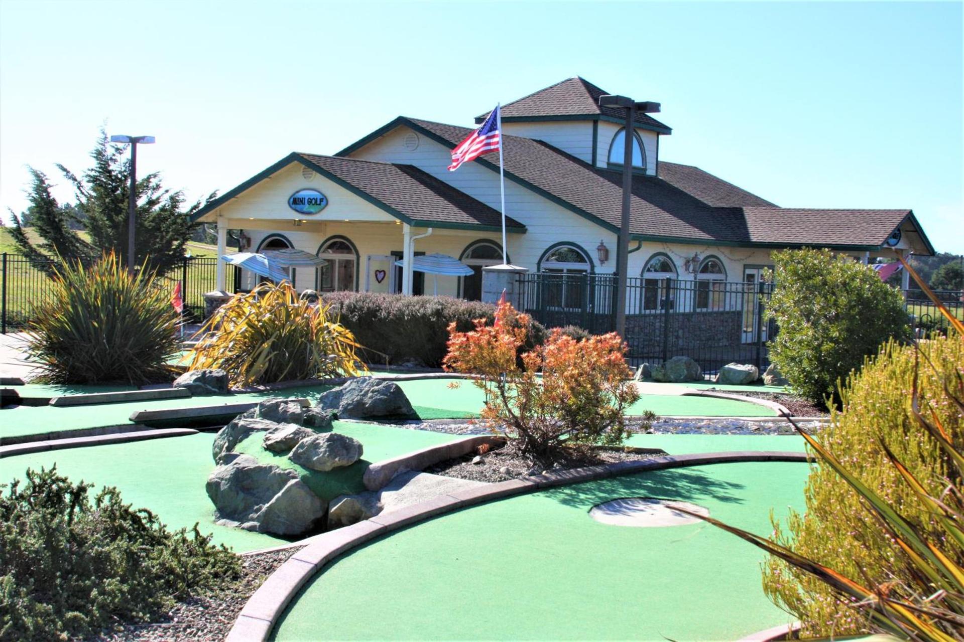 Emerald Dolphin Inn & Mini Golf photo 60