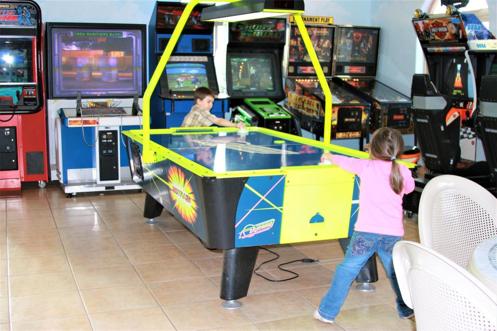 Emerald Dolphin Inn & Mini Golf photo 63