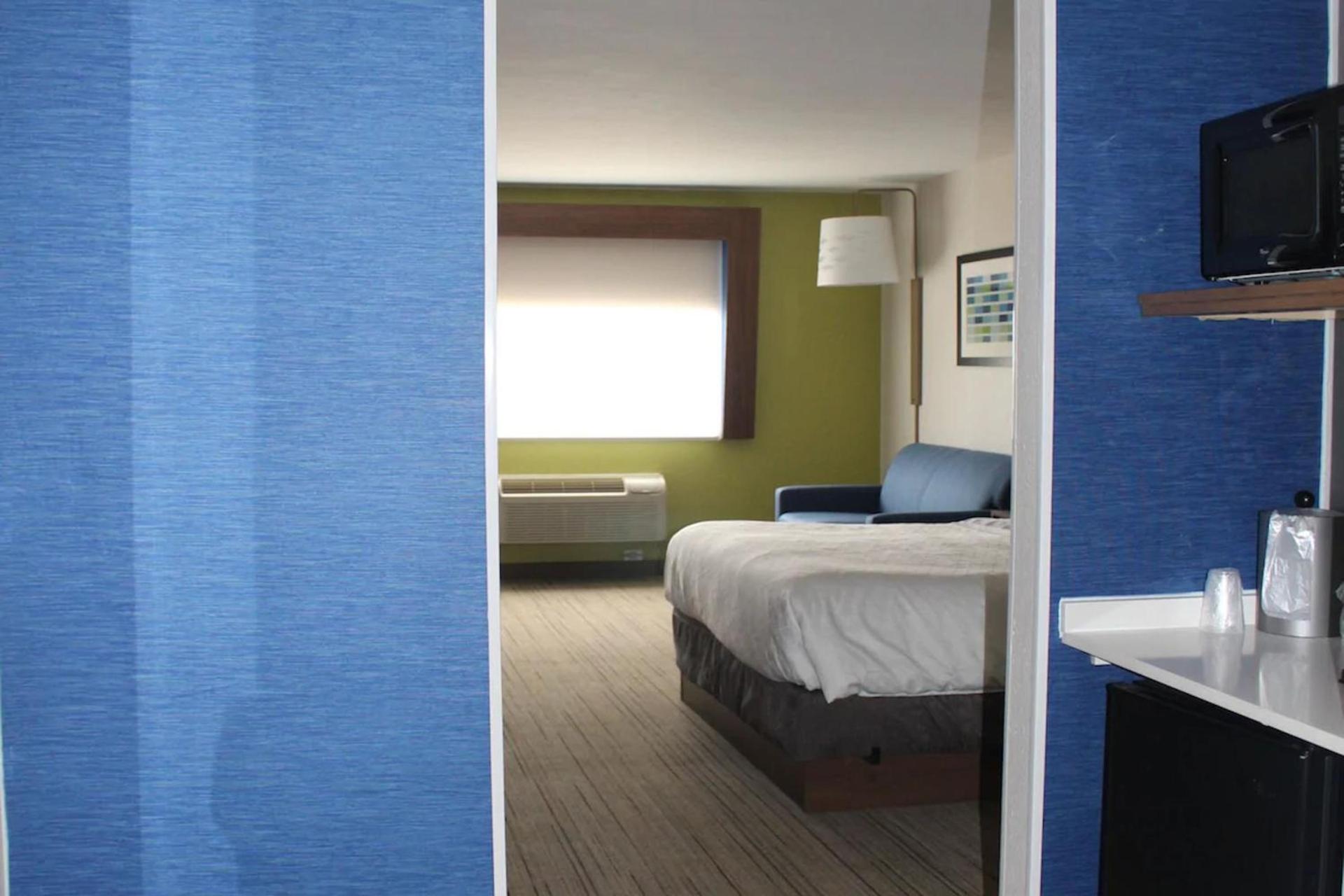 Holiday Inn Express Hotel & Suites Raton by IHG photo 14