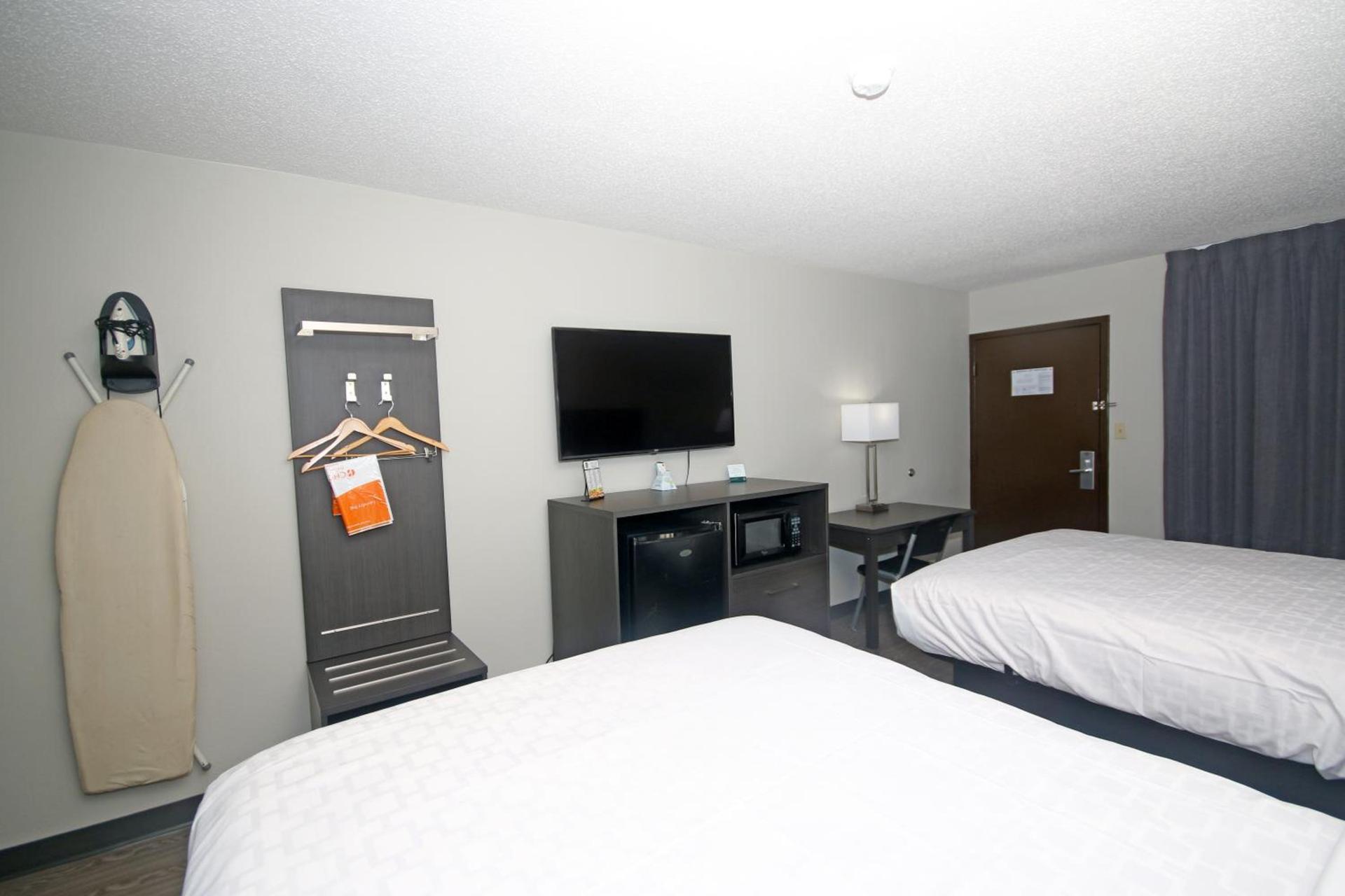 Clarion Pointe Statesville photo 17