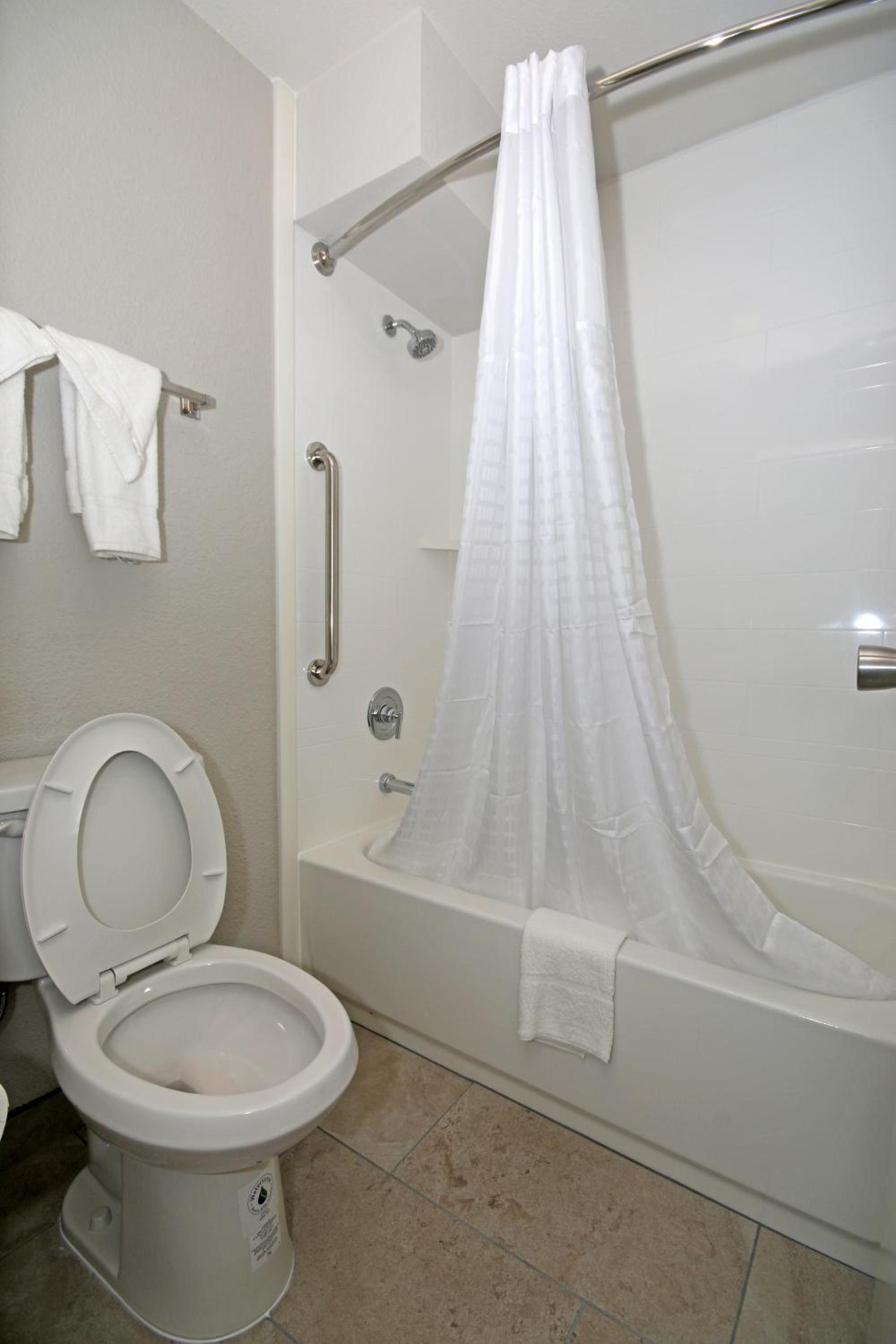 Clarion Pointe Statesville photo 24