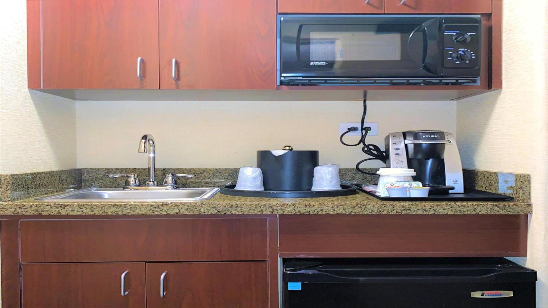 Holiday Inn Express Fresno Northwest - Herndon by IHG photo 4